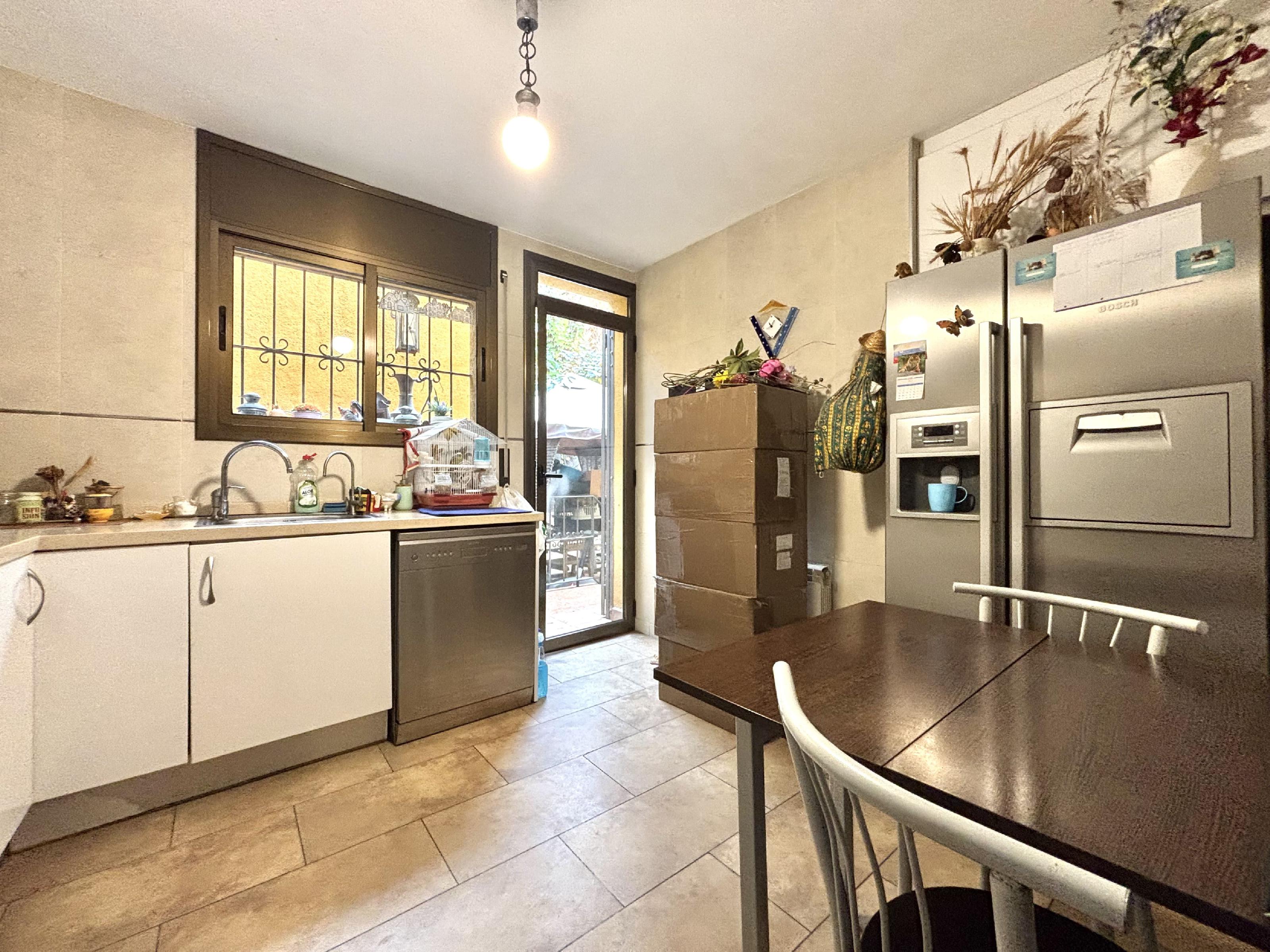 Imagen 18 Casa Aislada en venta en Rubí / Vivienda, al lado de Urbanización Els Avets.