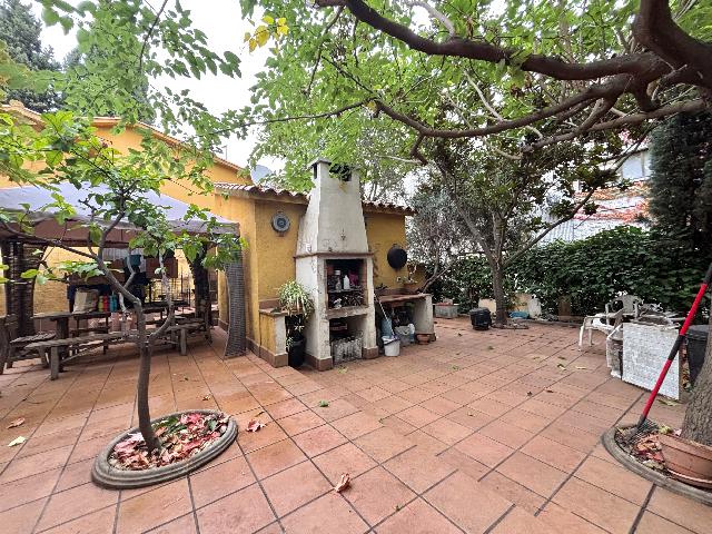 Imagen 3 Inmueble 298376 - Casa Aislada en venta en Rubí / Vivienda, al lado de Urbanización Els Avets.