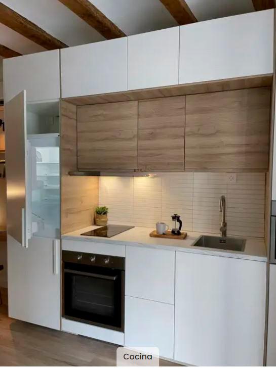 Imagen 2 Piso en venta en Barcelona / Junto calle del Portal Nou