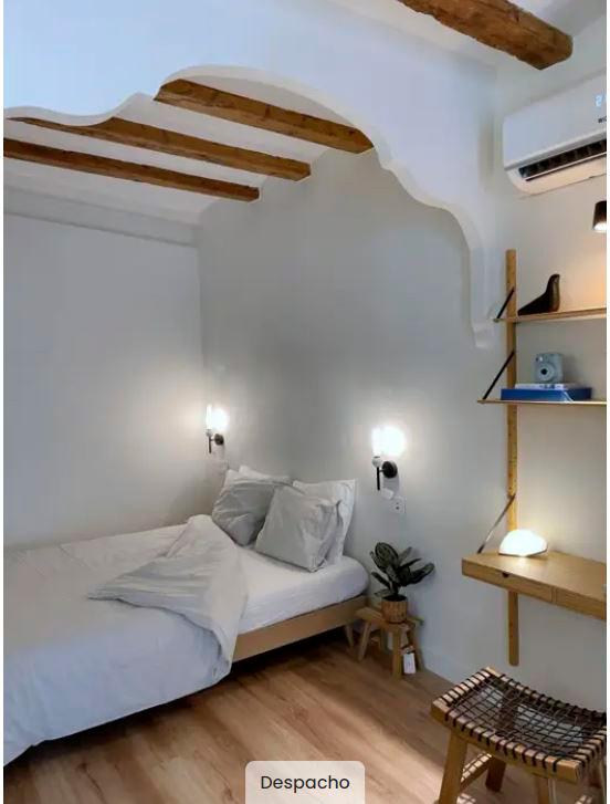 Imagen 3 Piso en venta en Barcelona / Junto calle del Portal Nou