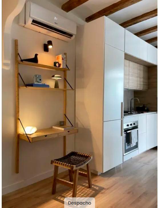 Imagen 5 Piso en venta en Barcelona / Junto calle del Portal Nou