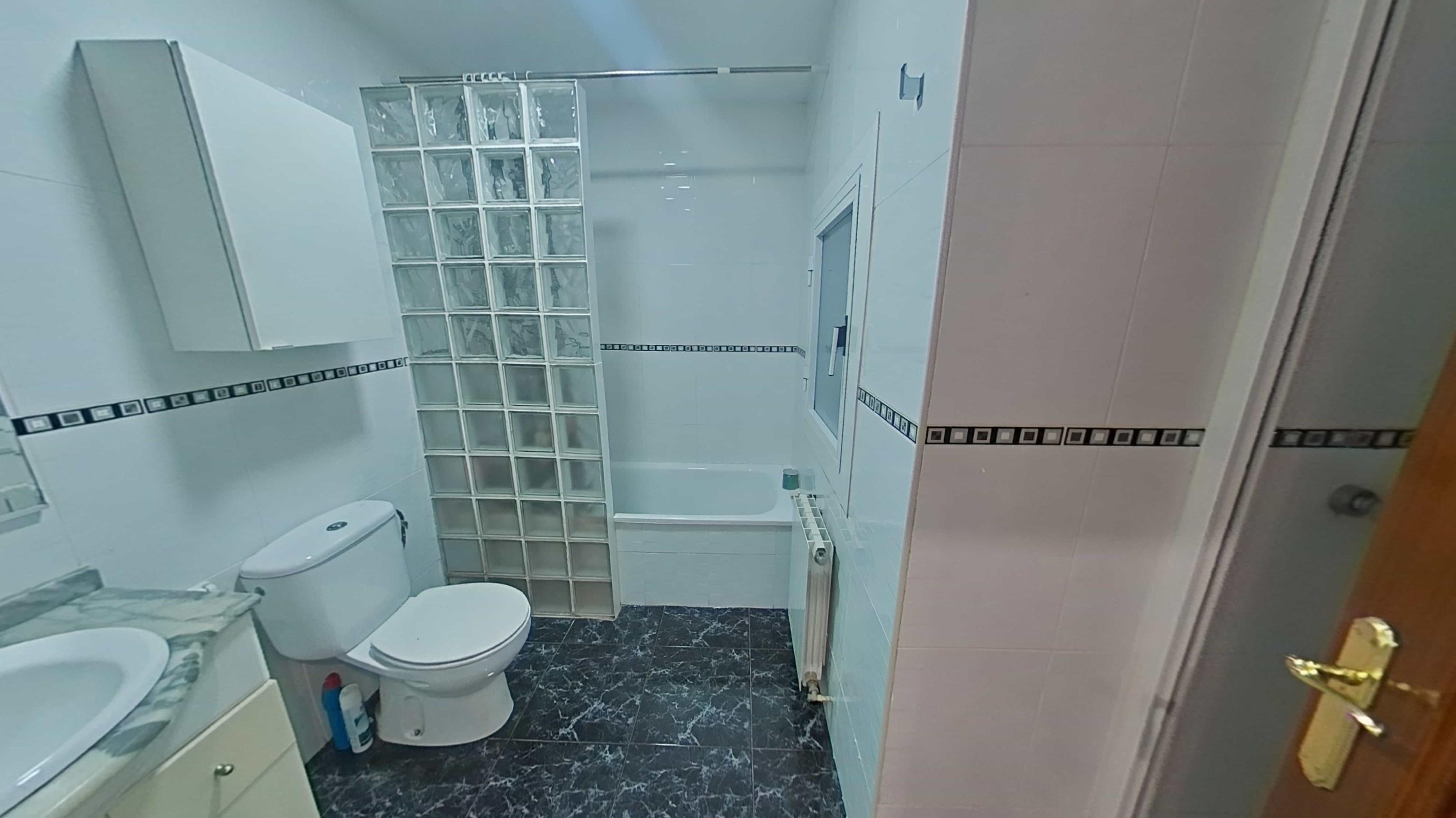 Imagen 20 Planta Baja en venta en Hospitalet De Llobregat L´ / Hospitalet de Llogregat - Centro 