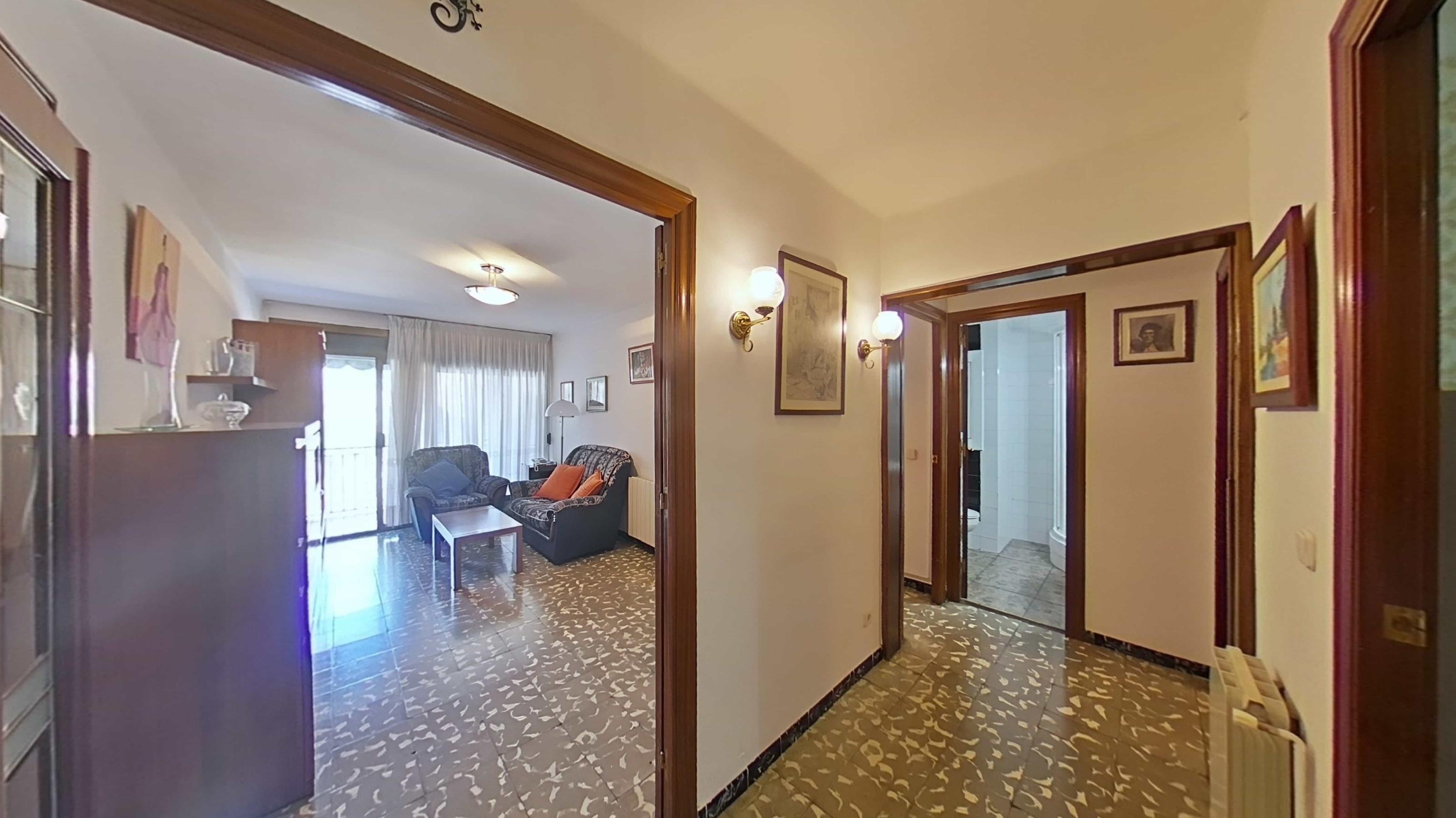 Imagen 6 Piso en venta en Santa Coloma De Gramenet / Plaça Pau Casals