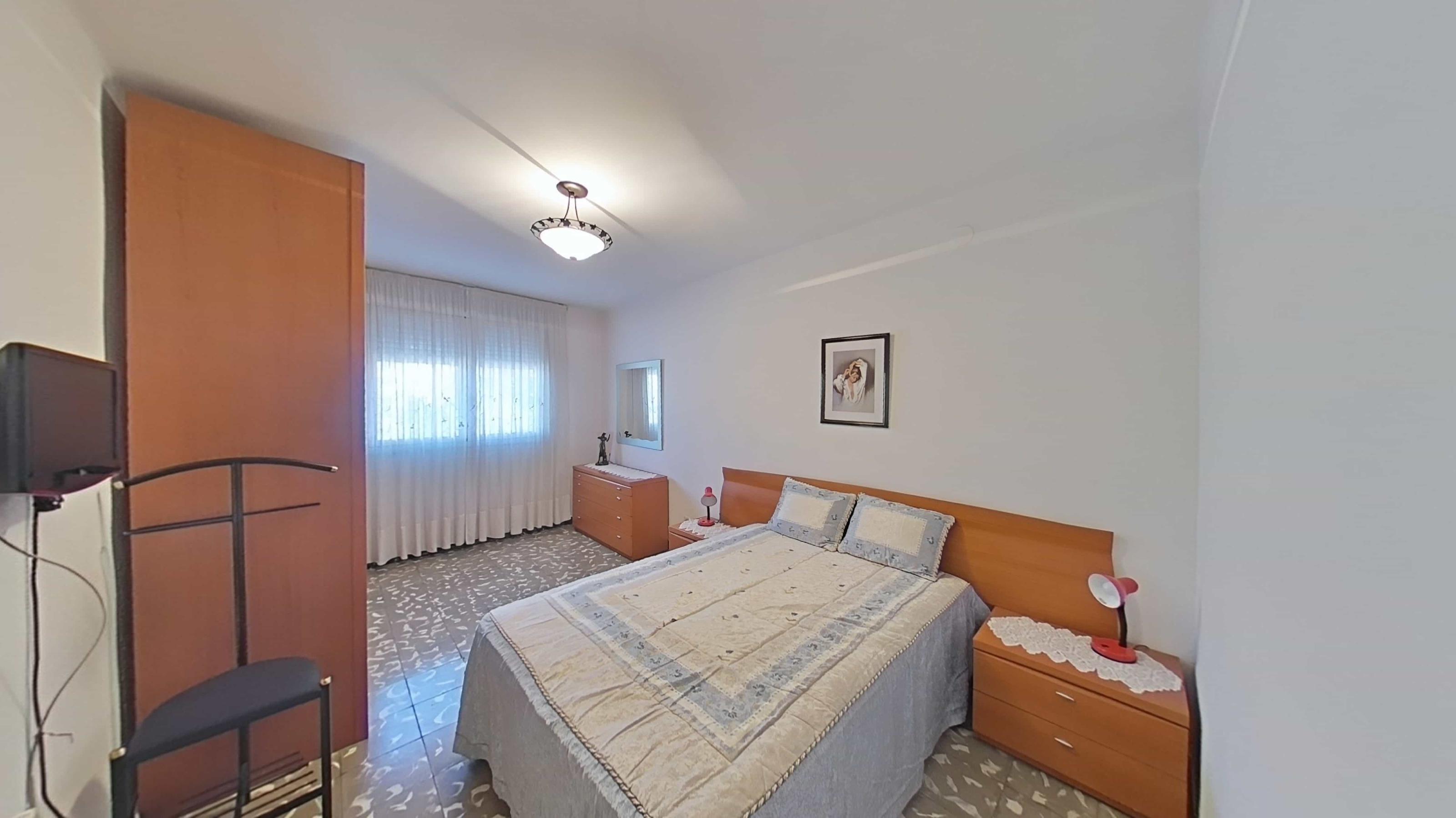 Imagen 45 Piso en venta en Santa Coloma De Gramenet / Plaça Pau Casals