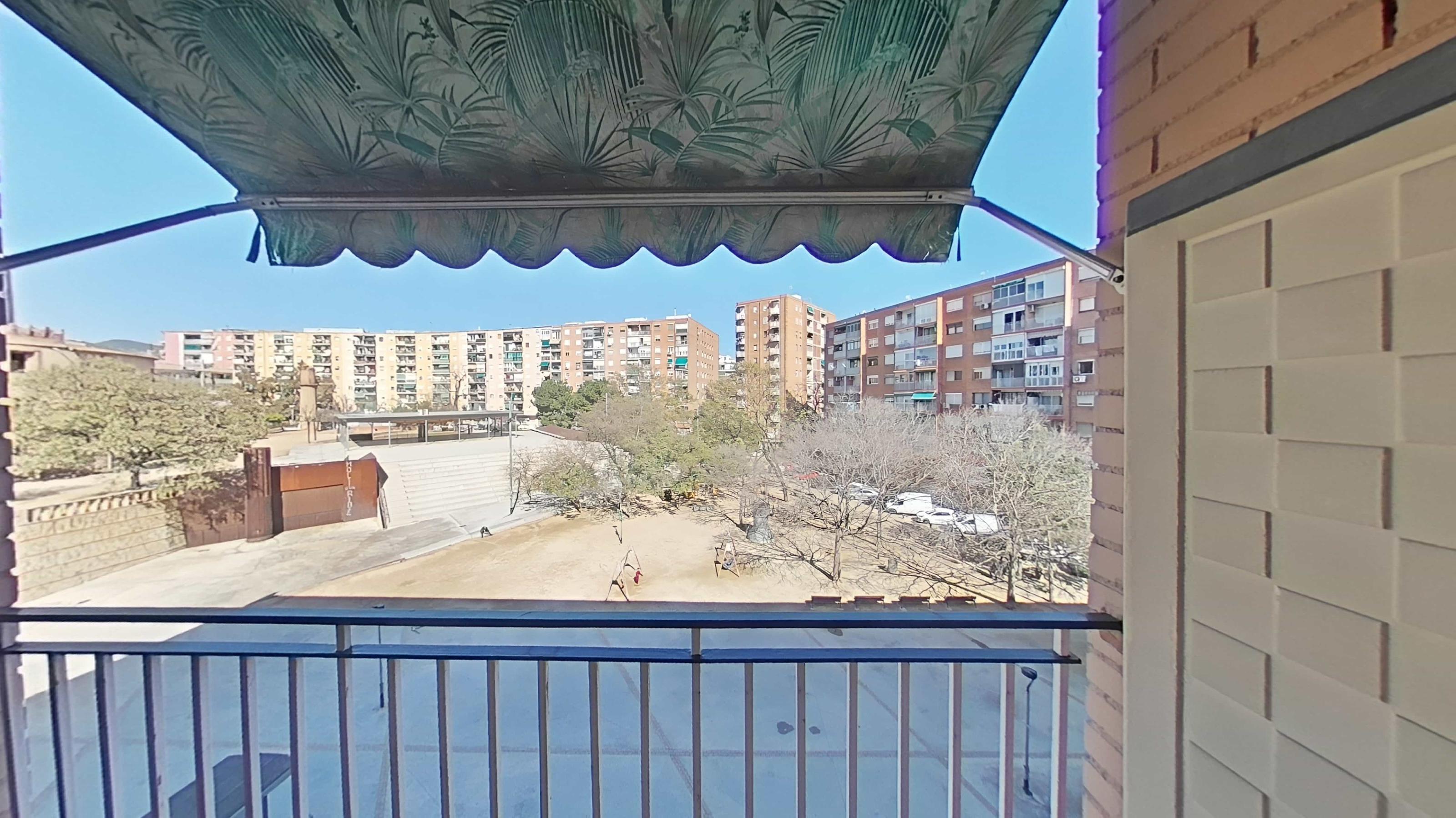 Imagen 28 Piso en venta en Santa Coloma De Gramenet / Plaça Pau Casals