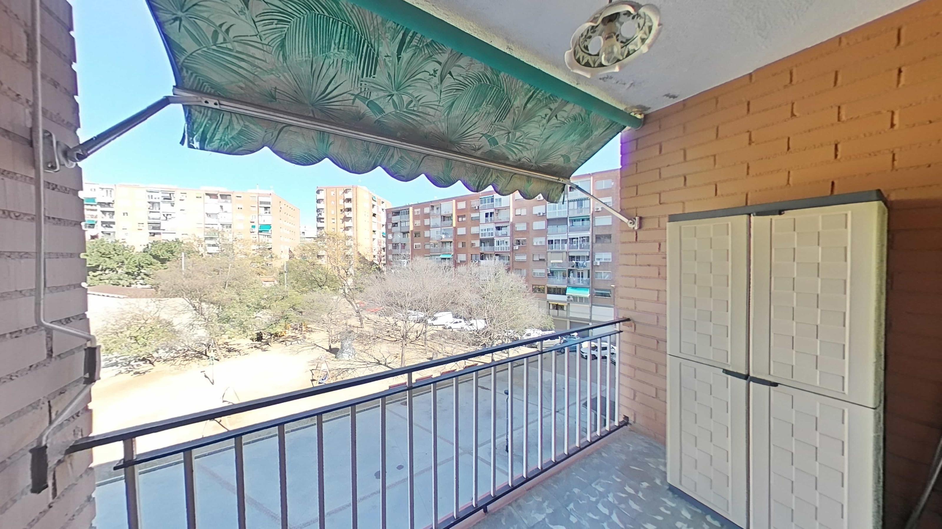 Imagen 26 Piso en venta en Santa Coloma De Gramenet / Plaça Pau Casals