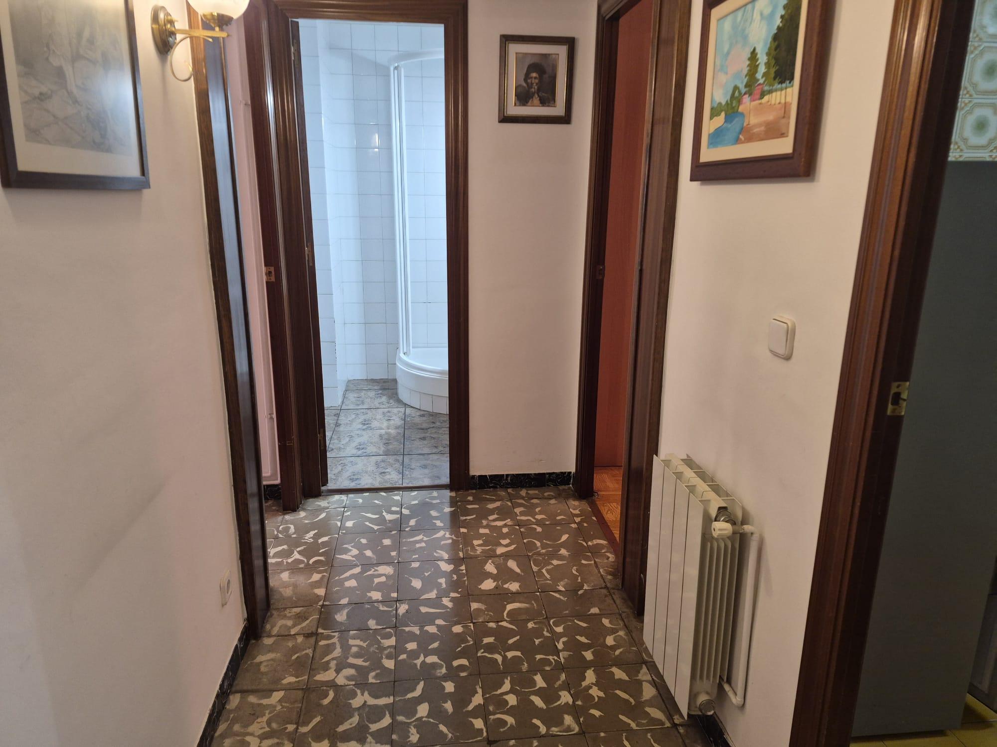 Imagen 31 Piso en venta en Santa Coloma De Gramenet / Plaça Pau Casals