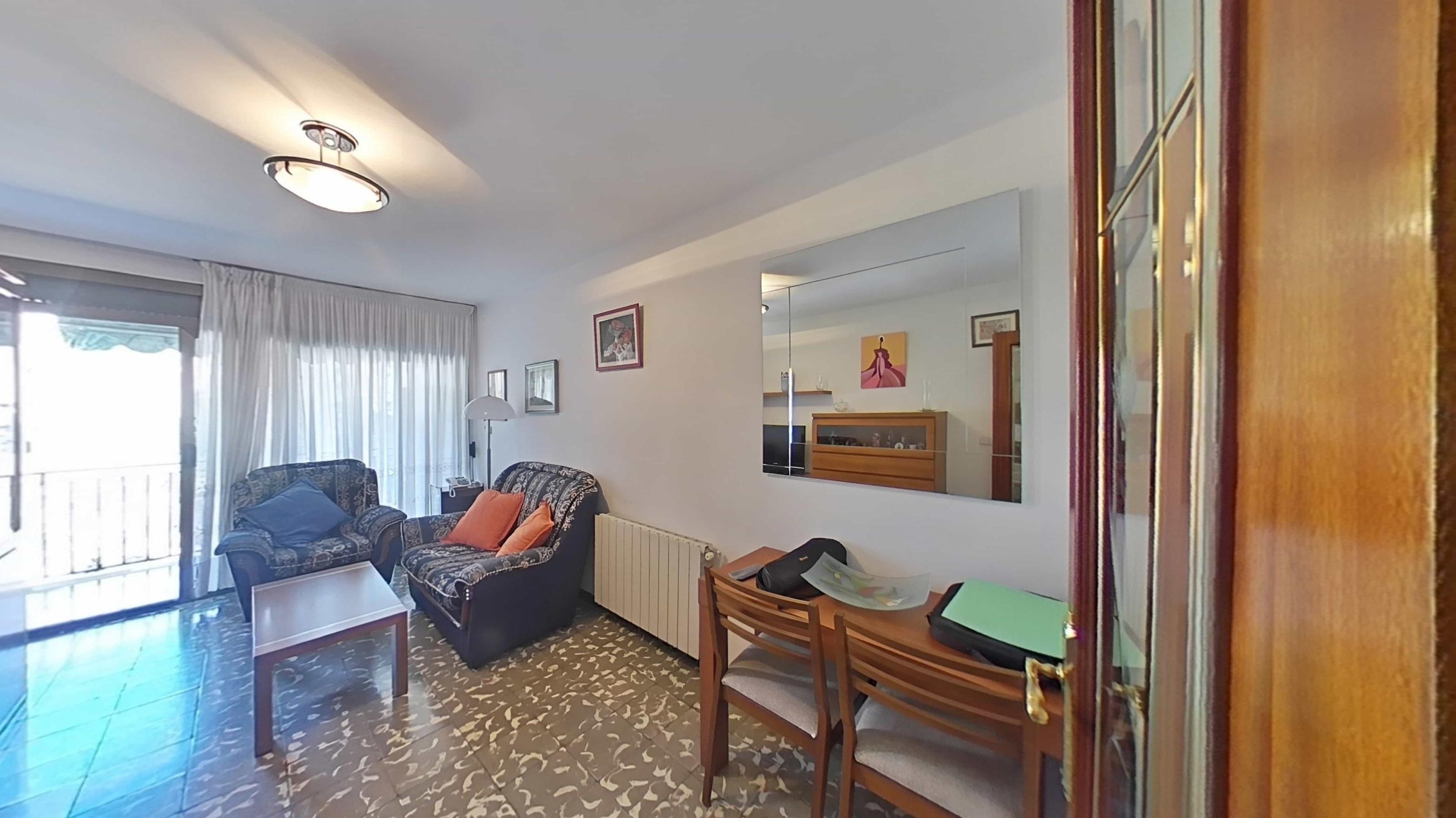 Imagen 10 Piso en venta en Santa Coloma De Gramenet / Plaça Pau Casals