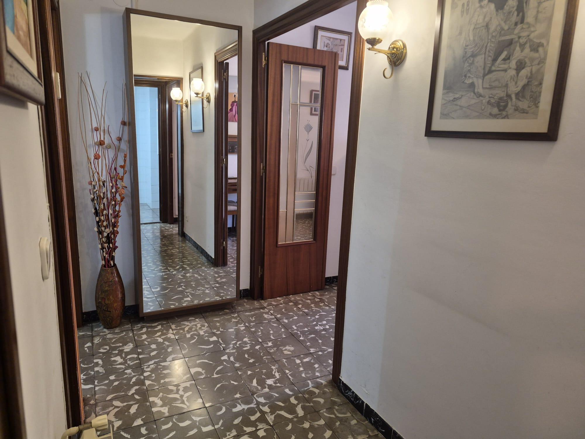 Imagen 33 Piso en venta en Santa Coloma De Gramenet / Plaça Pau Casals