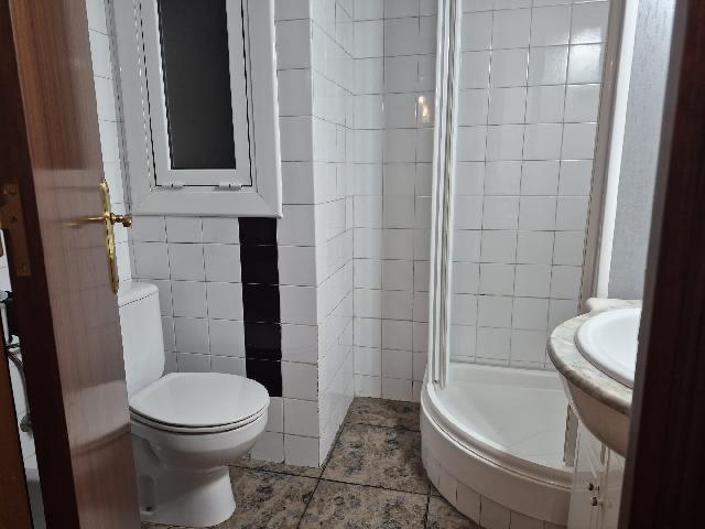 Imagen 21 Inmueble 300914 - Piso en venta en Santa Coloma De Gramenet / Plaça Pau Casals