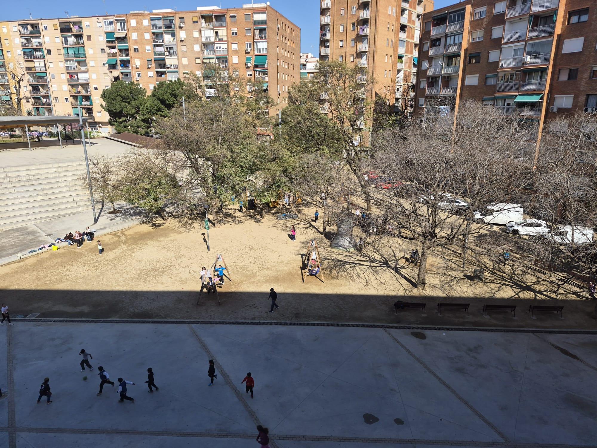 Imagen 13 Piso en venta en Santa Coloma De Gramenet / Plaça Pau Casals