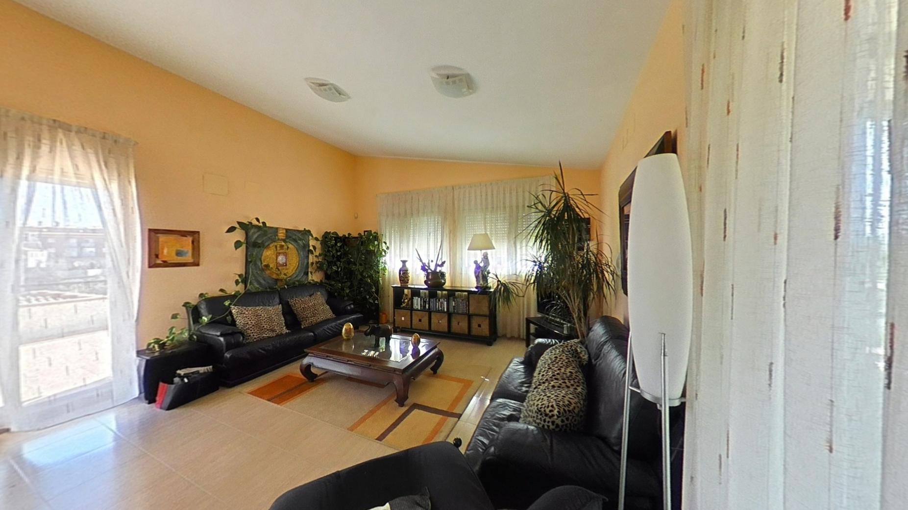 Imagen 1 Casa Pareada en venta en Piera / Junto piscina municipal