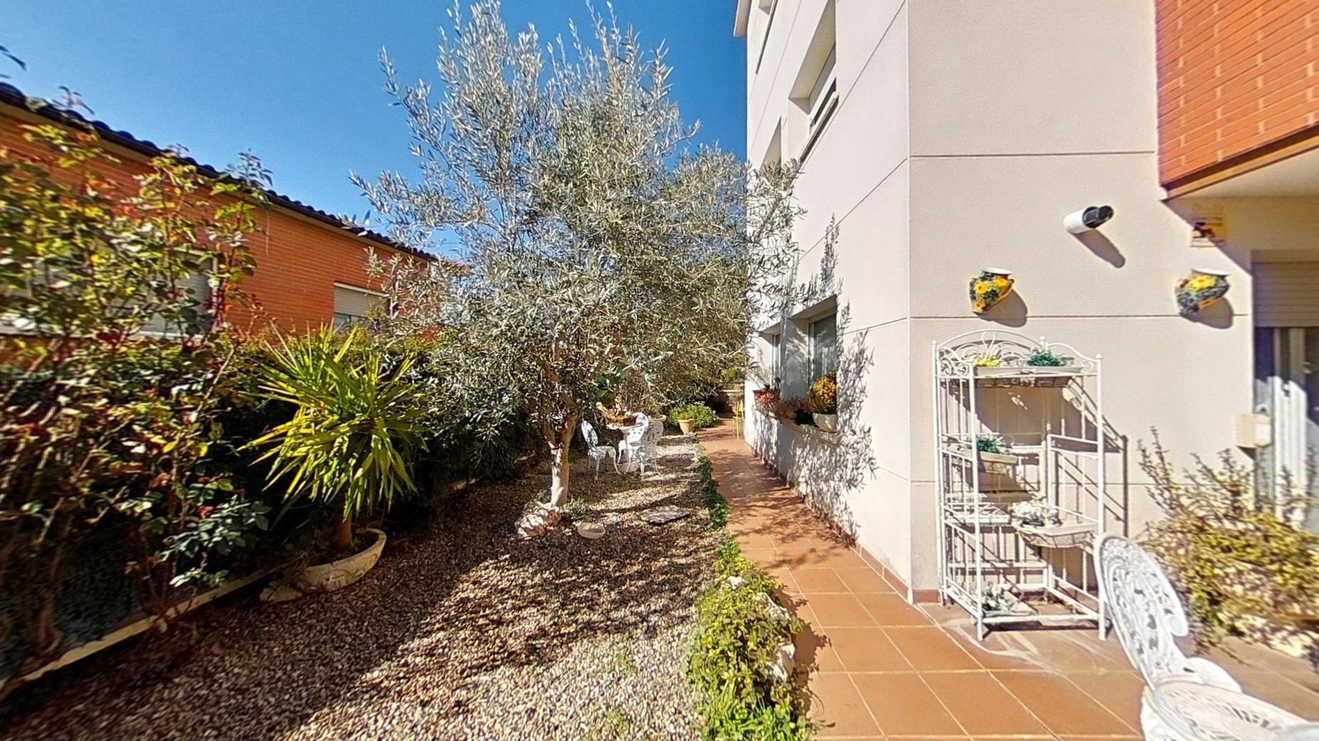 Imagen 7 Casa Pareada en venta en Piera / Junto piscina municipal