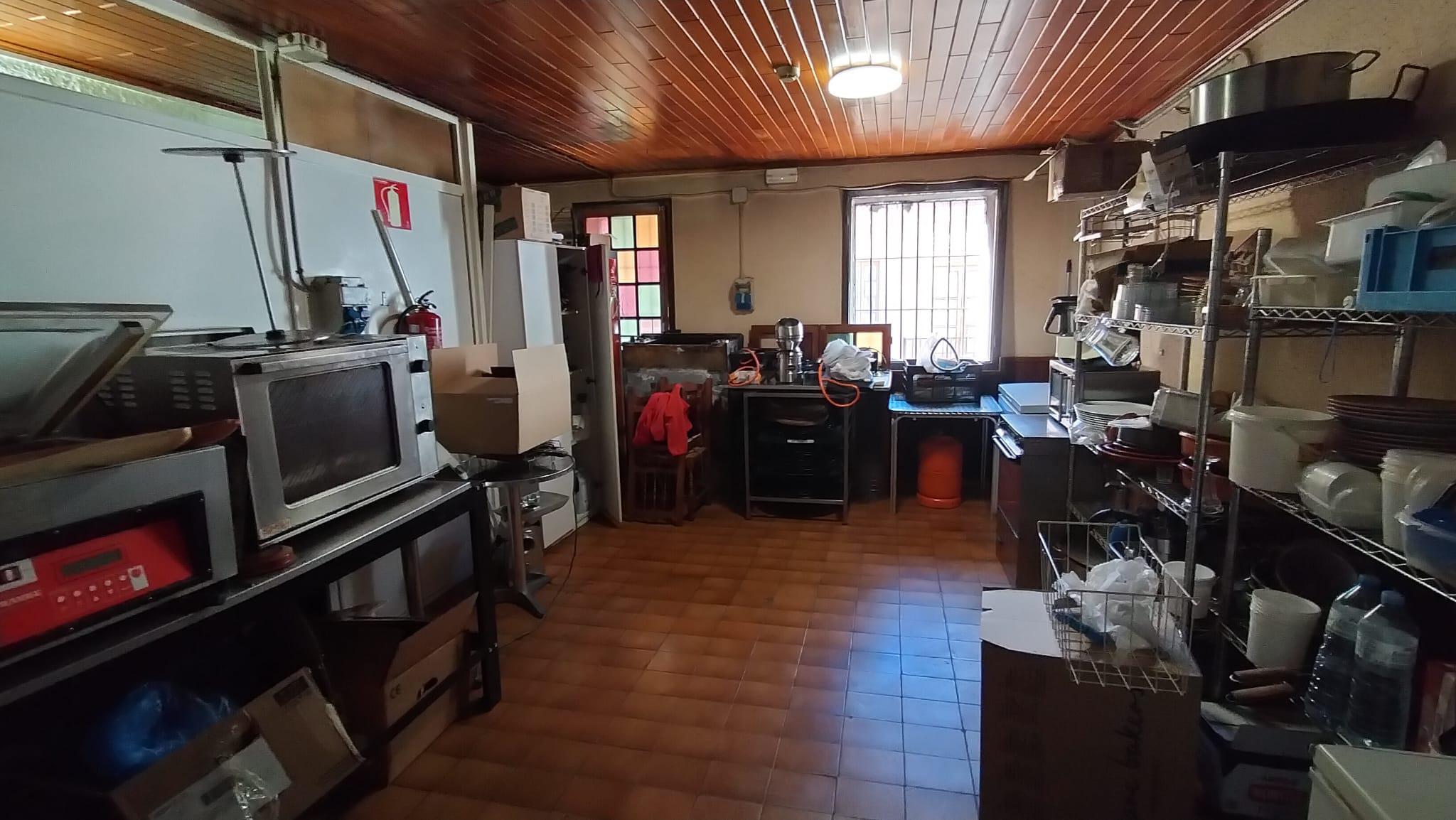 Imagen 3 Casa Adosada en venta en Sant Esteve Sesrovires /  Casco antiguo zona mercado 