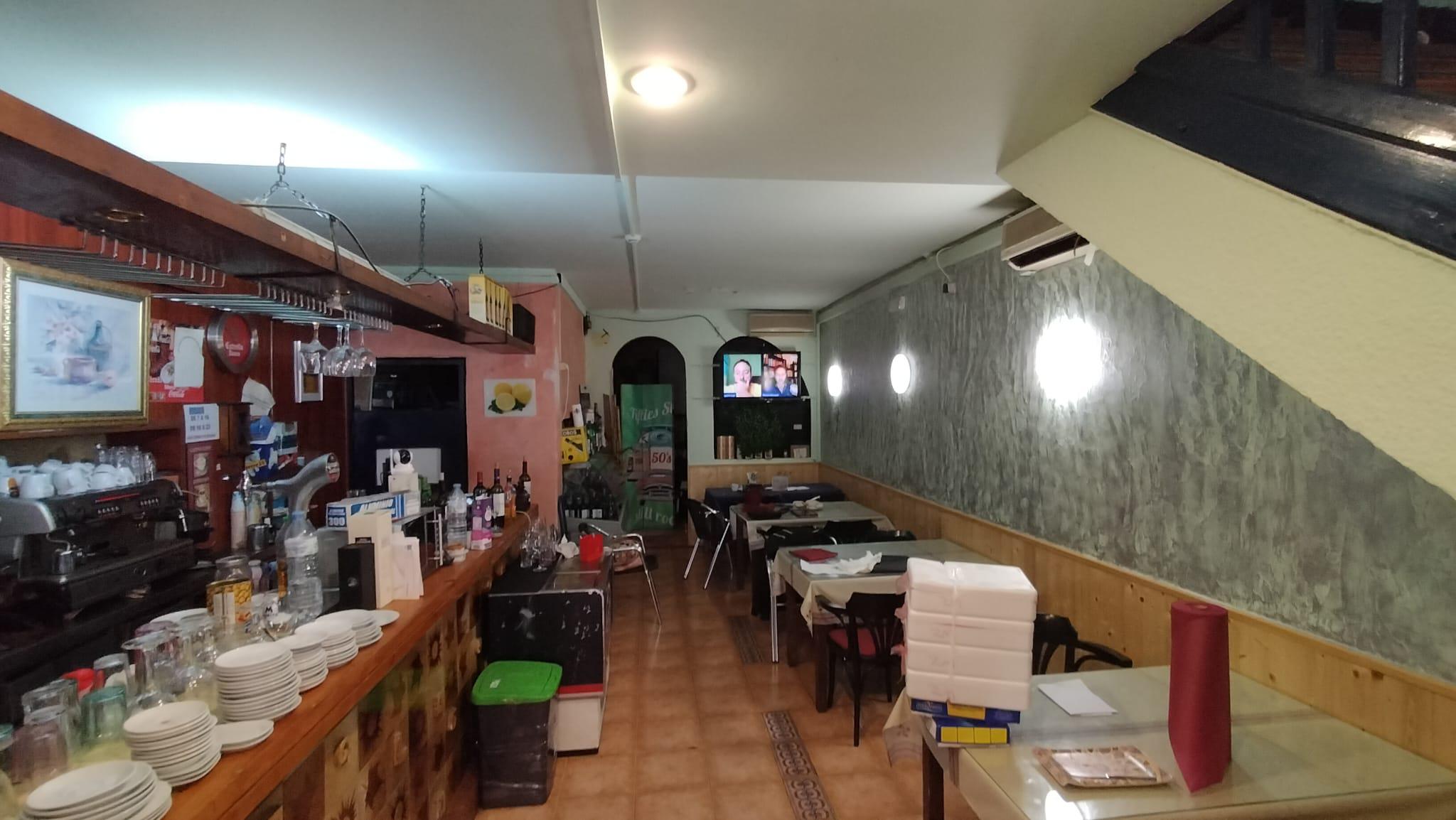 Imagen 1 Casa Adosada en venta en Sant Esteve Sesrovires /  Casco antiguo zona mercado 