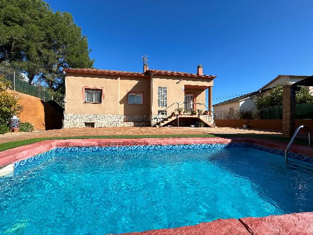 Imagen 1 Inmueble 288256 - Casa Aislada en venta en Piera / Urbanización Can Claramunt