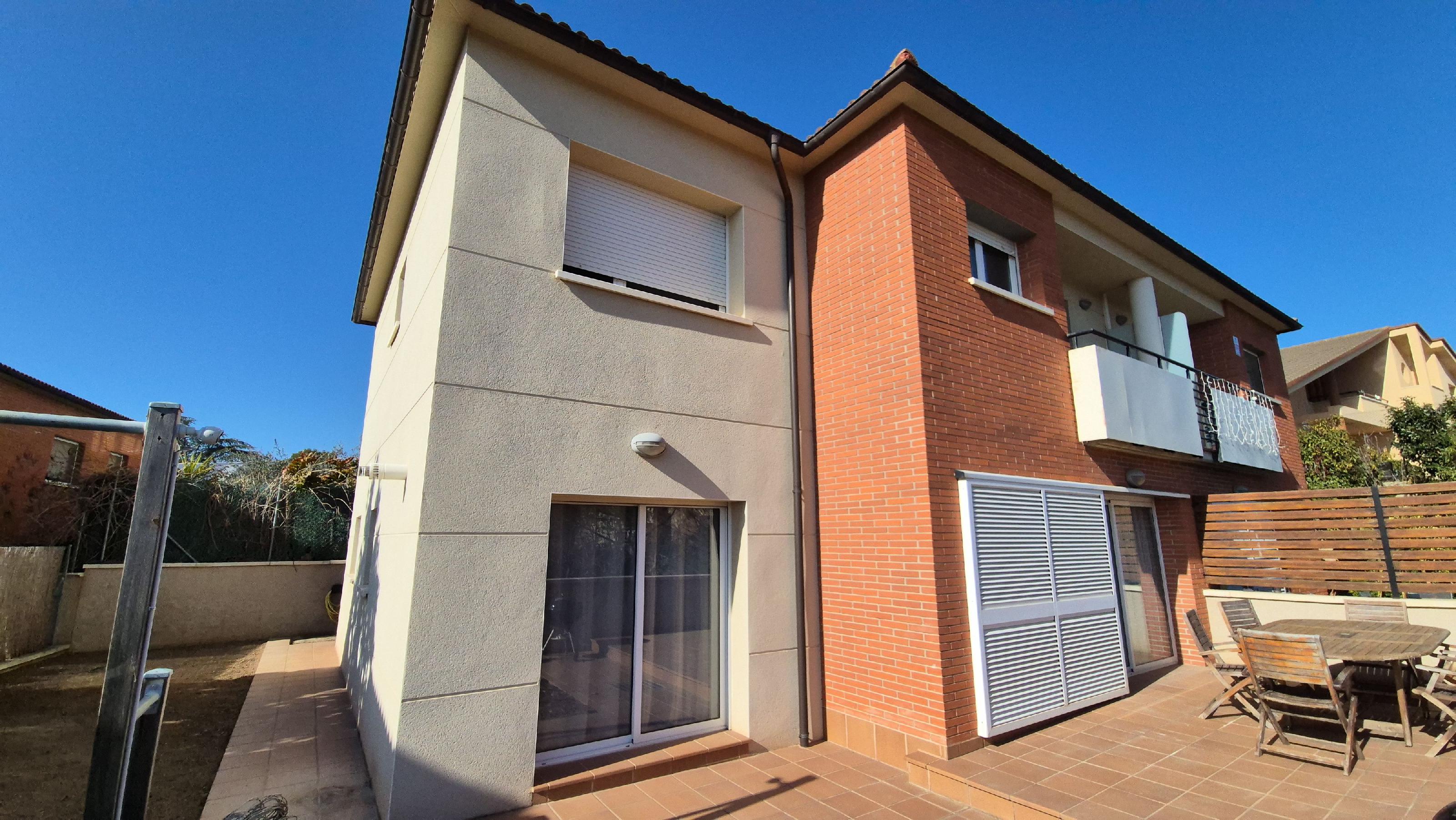 Imagen 2 Casa Adosada en venta en Piera / Piera, casco urbano