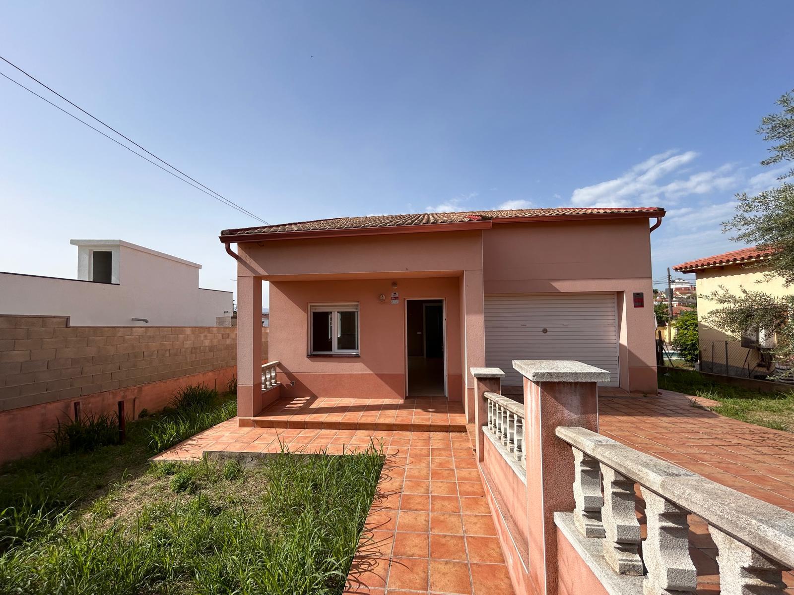 Imagen 1 Casa Aislada en venta en Piera / Urbanización Can Bonastre. Piera.