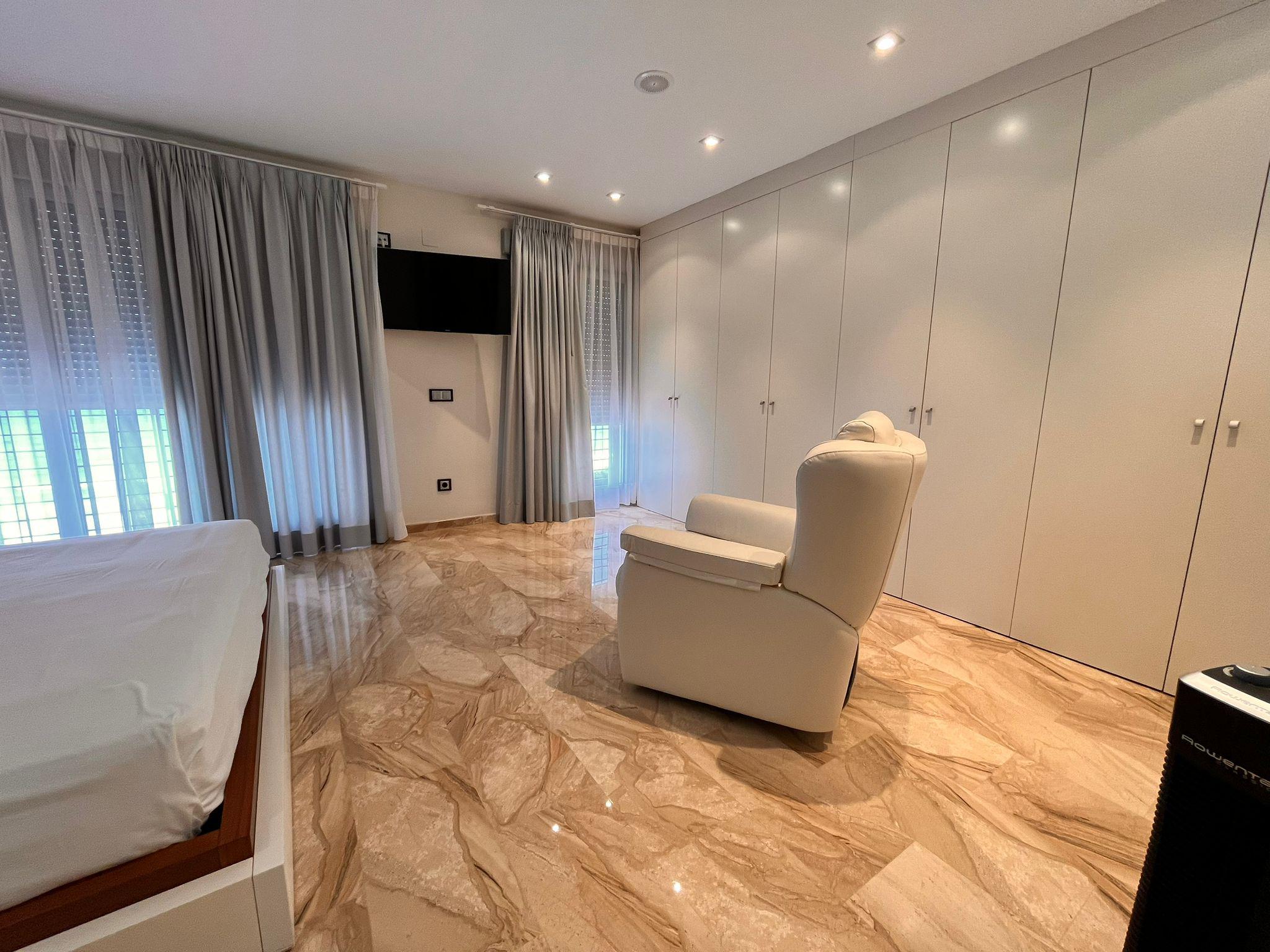 Imagen 18 Casa en venta en Daimús / En primera línea de la playa de Daimuz