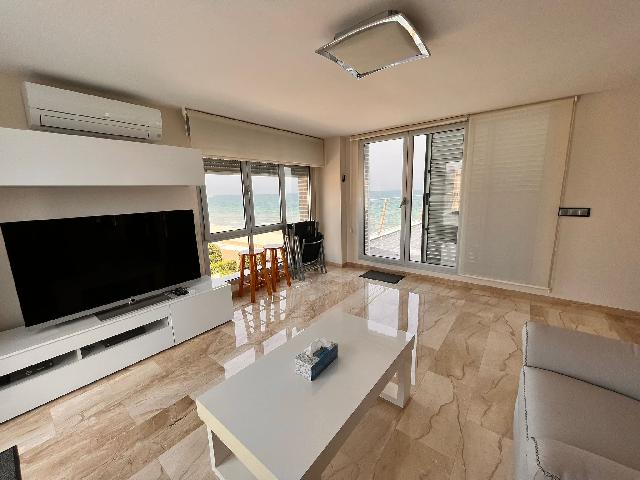 Imagen 2 Inmueble 282879 - Casa en venta en Daimús / En primera línea de la playa de Daimuz