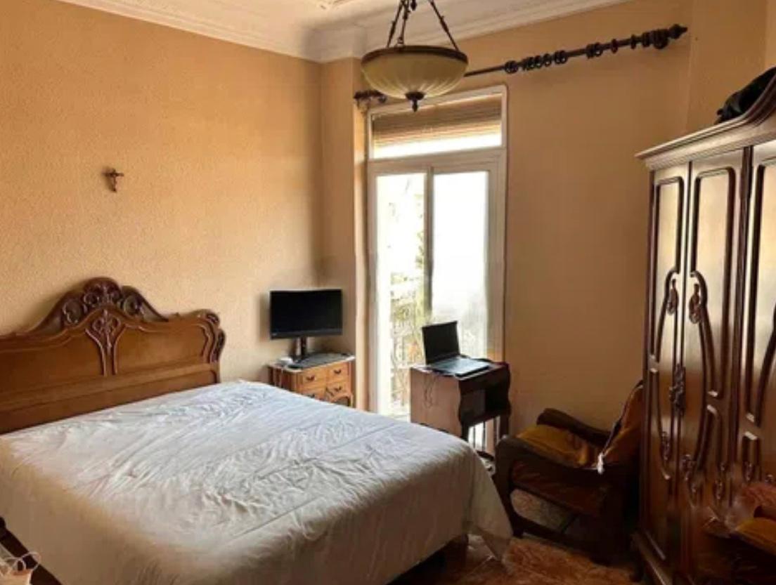 Imagen 1 Piso en venta en Valencia / A un paso de la plaza Patraix