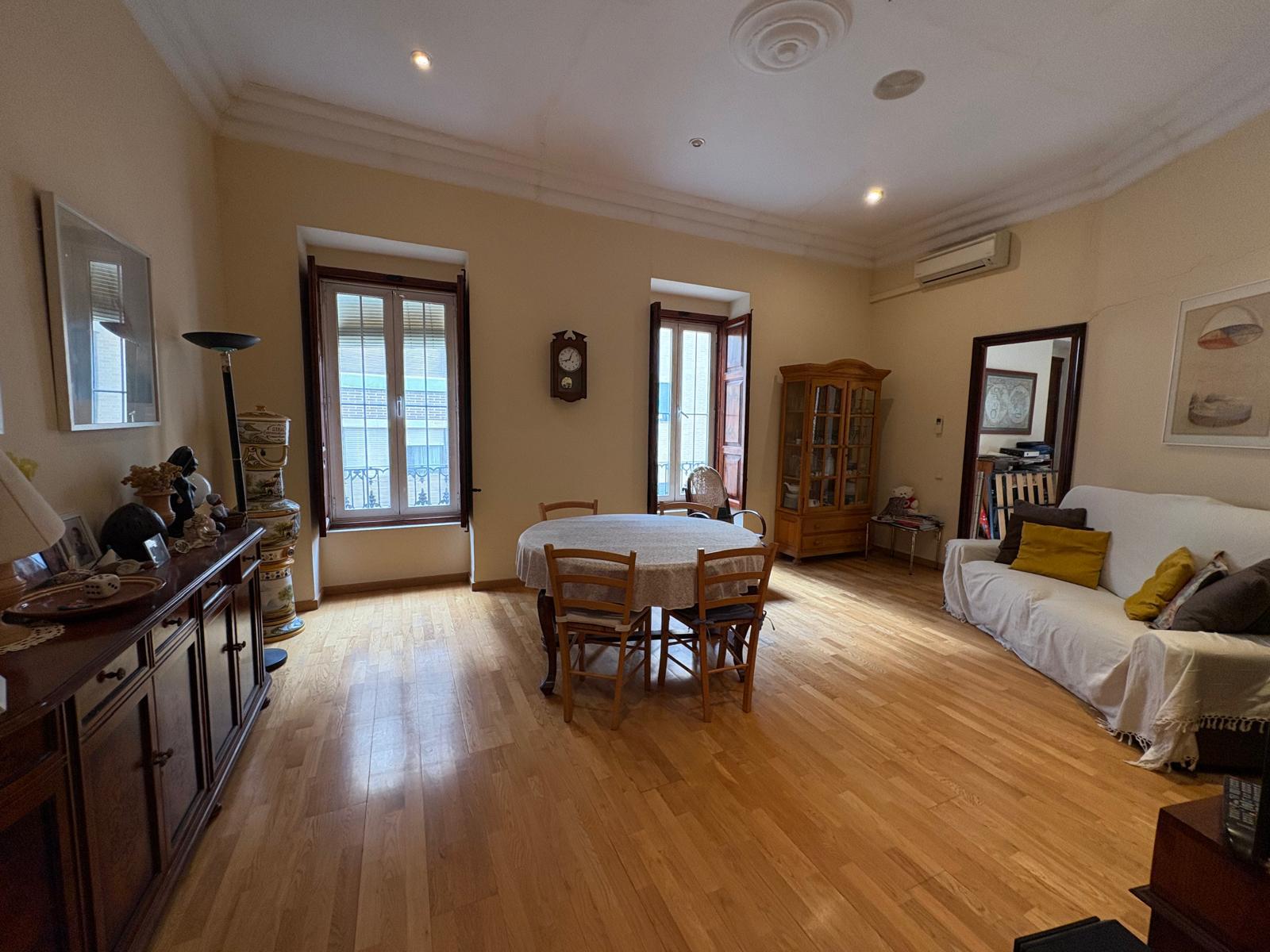 Imagen 2 Piso en venta en Valencia / Junto al Mercado de Ruzafa