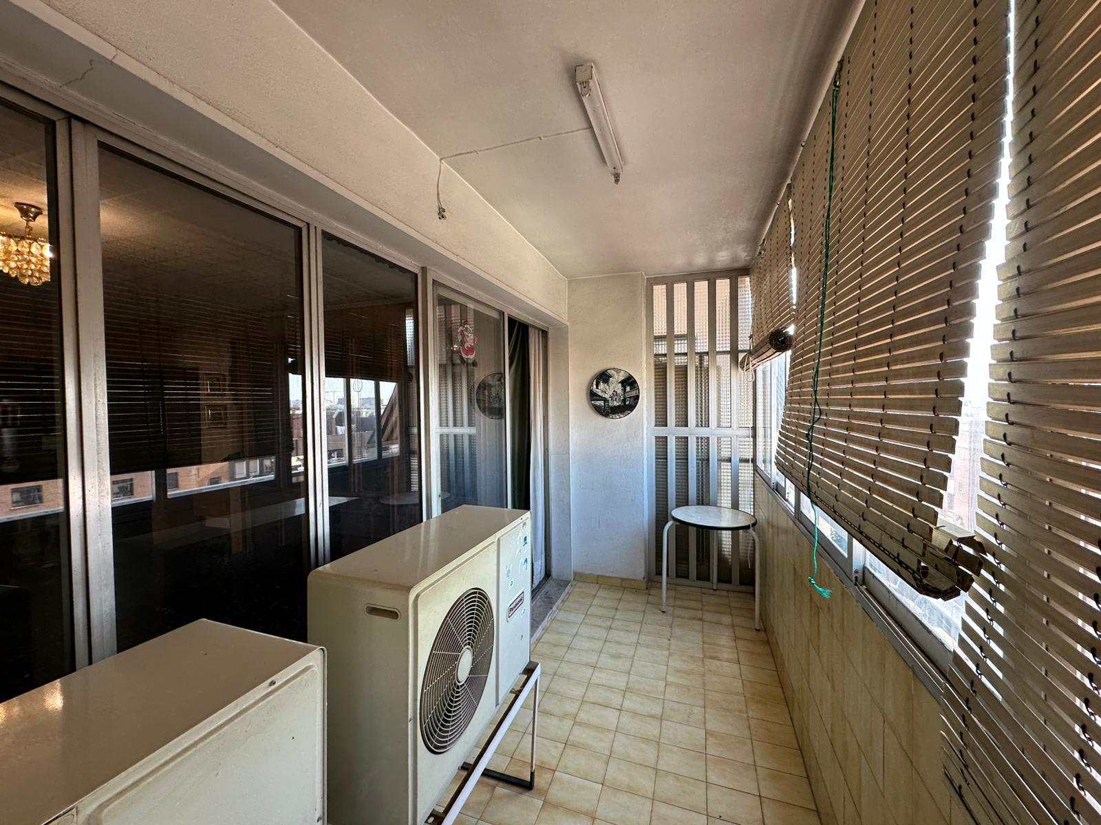 Imagen 2 Piso en venta en Valencia / Próxima a la Plaza Manuel Sanchís Guarner