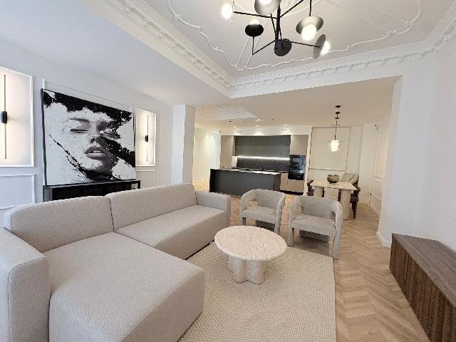 Imagen 1 Inmueble 300848 - Piso en venta en Valencia / Junto Plaza del Ayuntamiento