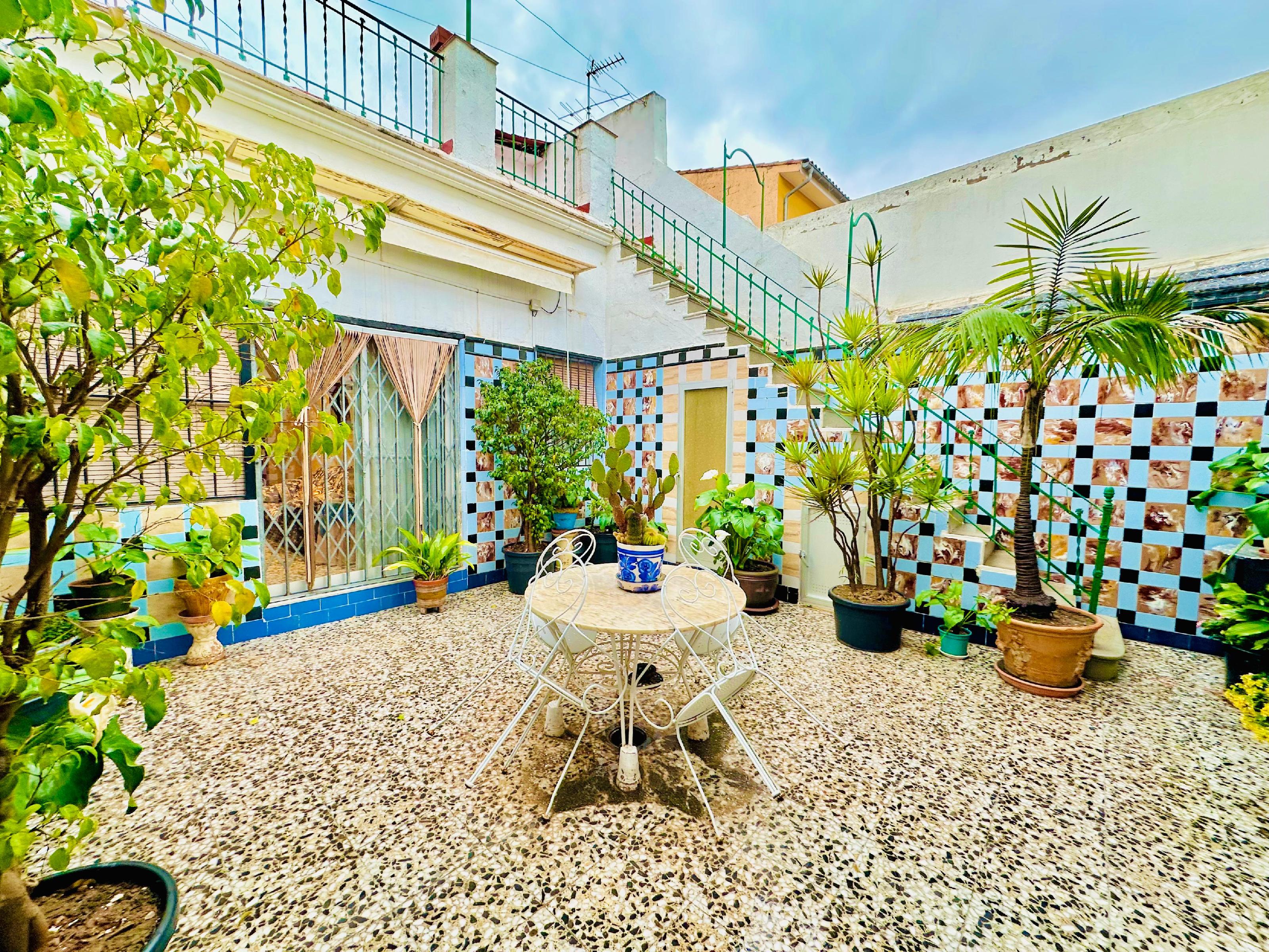 Imagen 1 Casa en venta en Burjassot / Próxima a la Plaza de la Concordia