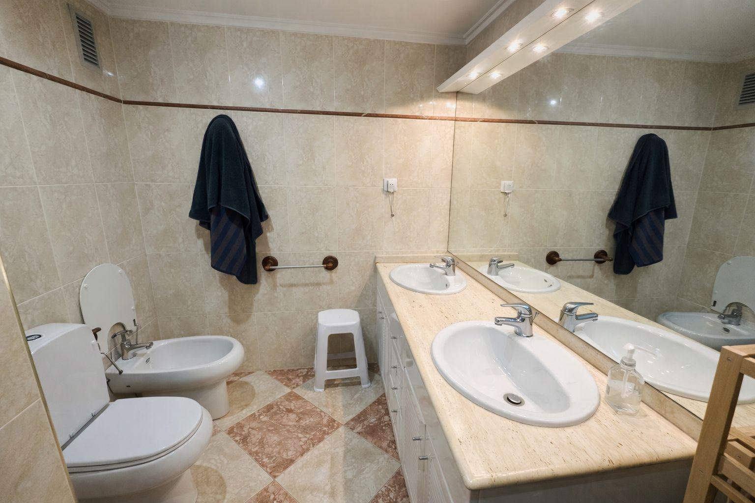 Imagen 30 Piso en venta en Valencia / Junto a las Torres de Quart