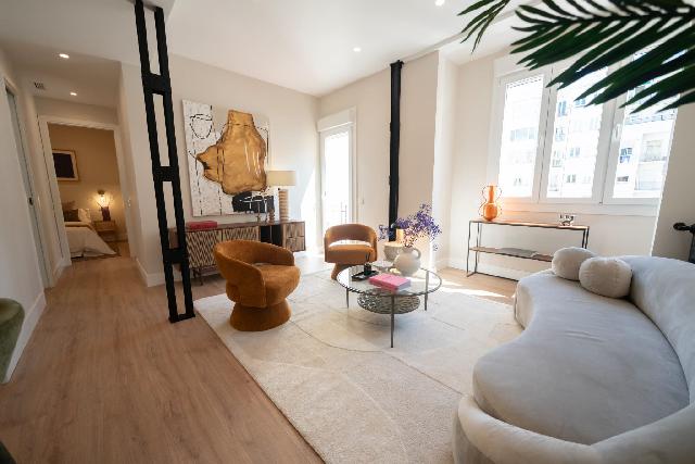 Imagen 1 Inmueble 296681 - Piso en venta en Madrid / Junto al colegio del Pilar.