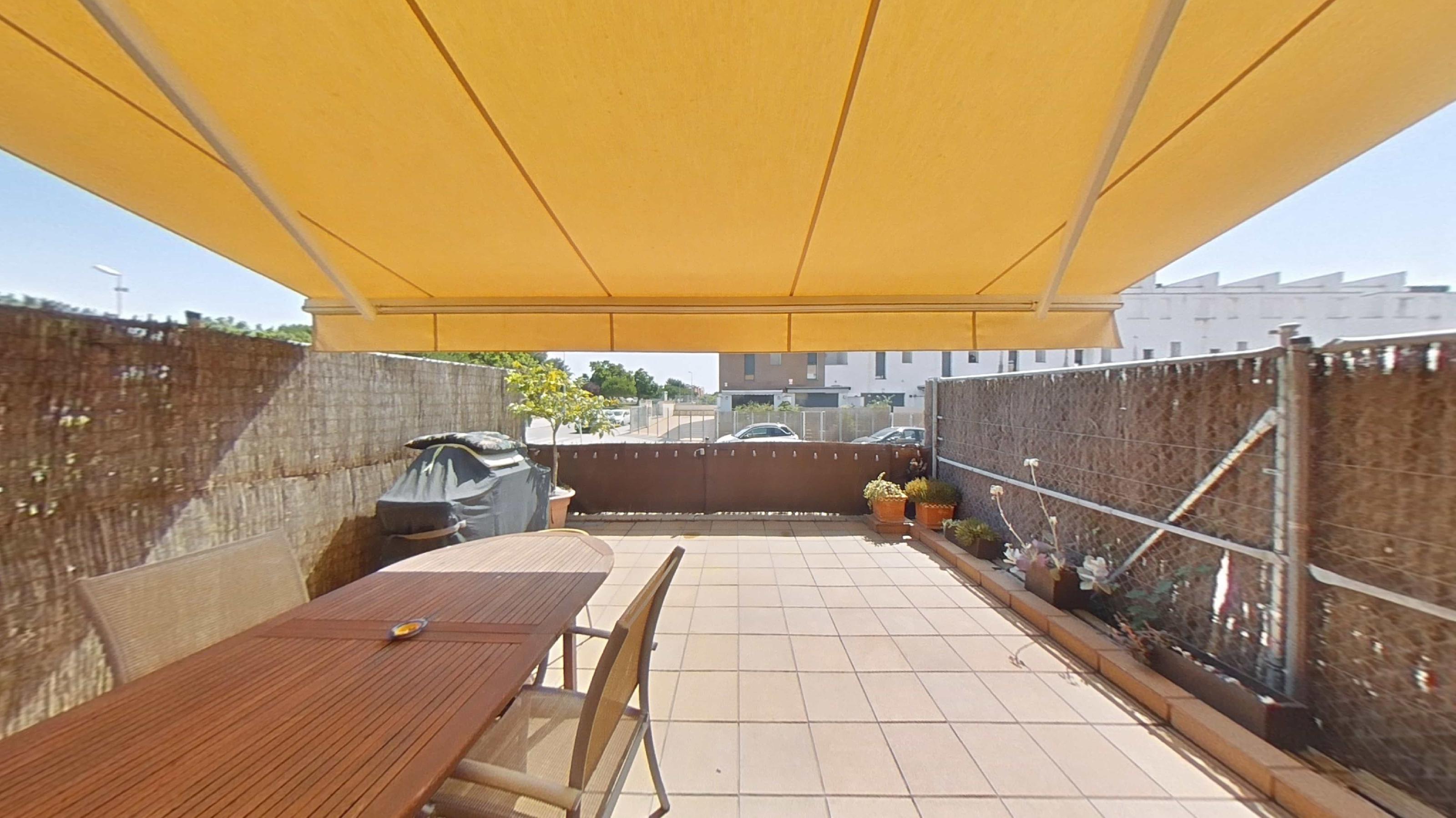 Imagen 3 Casa Adosada en venta en Cubelles / Casa adosada esquinera  2ª linea en la Mota   