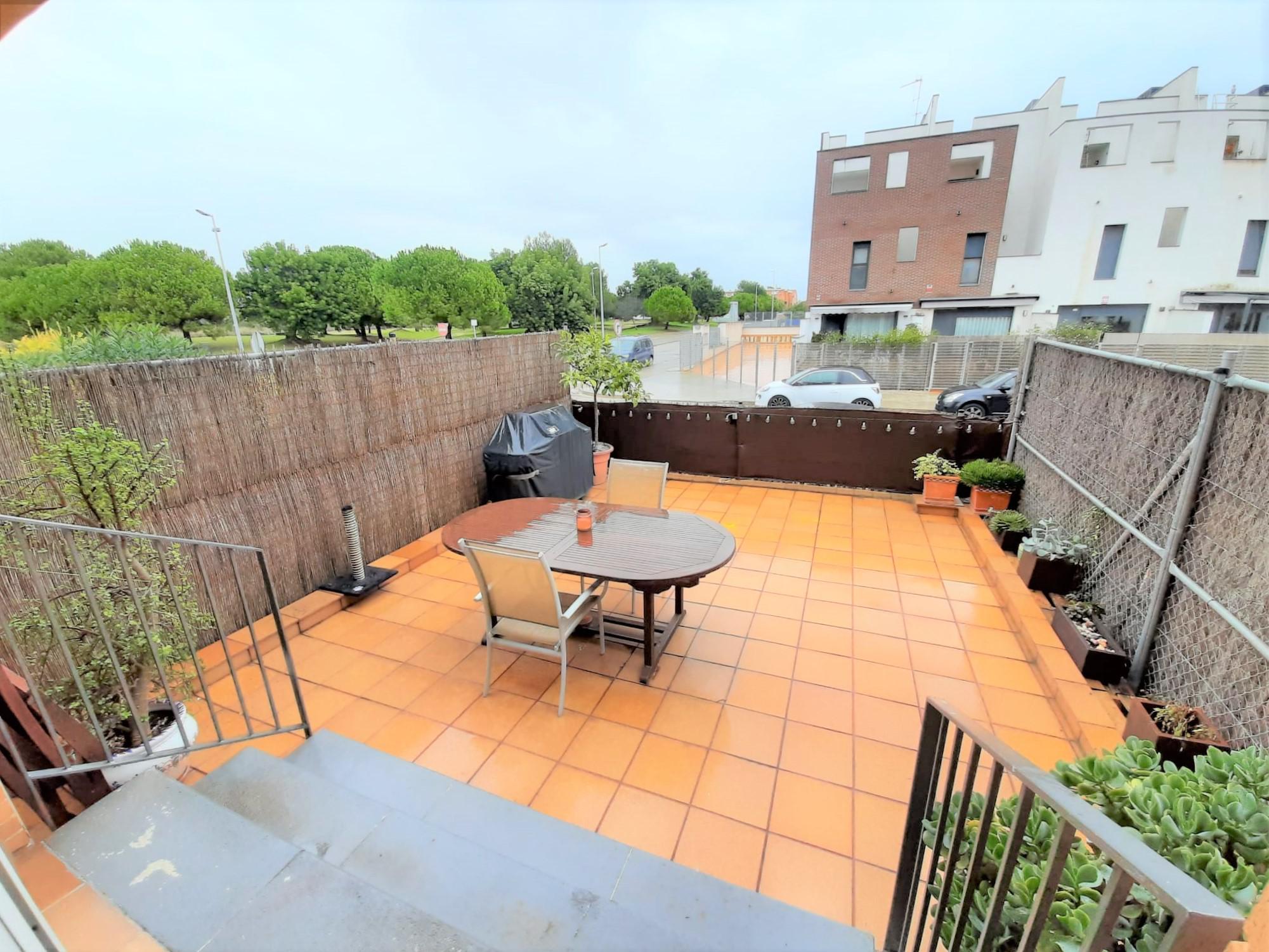 Imagen 5 Casa Adosada en venta en Cubelles / Casa adosada esquinera  2ª linea en la Mota   