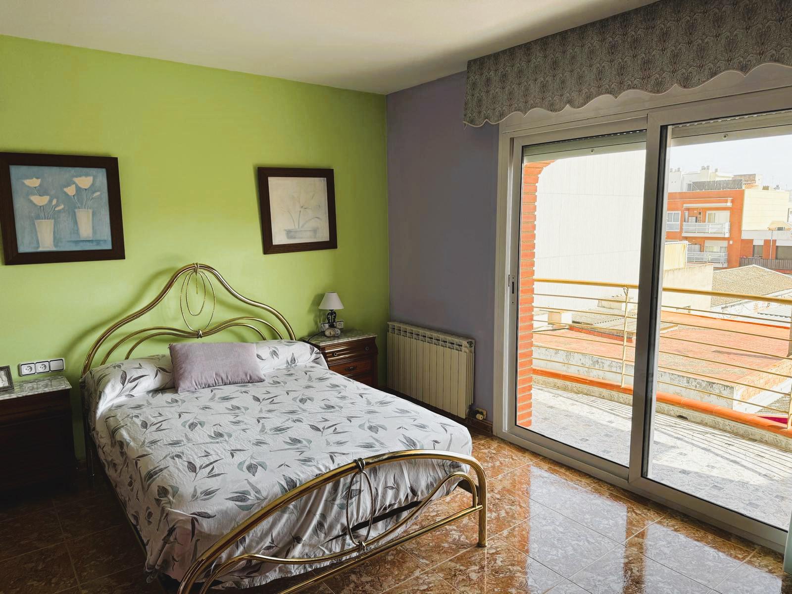 Imagen 26 Casa Adosada en venta en Cubelles / Centro, cerca de todos los servicios.