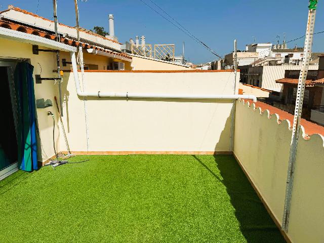 Imagen 1 Inmueble 285053 - Casa Adosada en venta en Cubelles / Centro, cerca de todos los servicios.