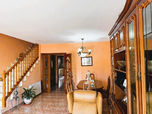 Imagen 3 Inmueble 285053 - Casa Adosada en venta en Cubelles / Centro, cerca de todos los servicios.