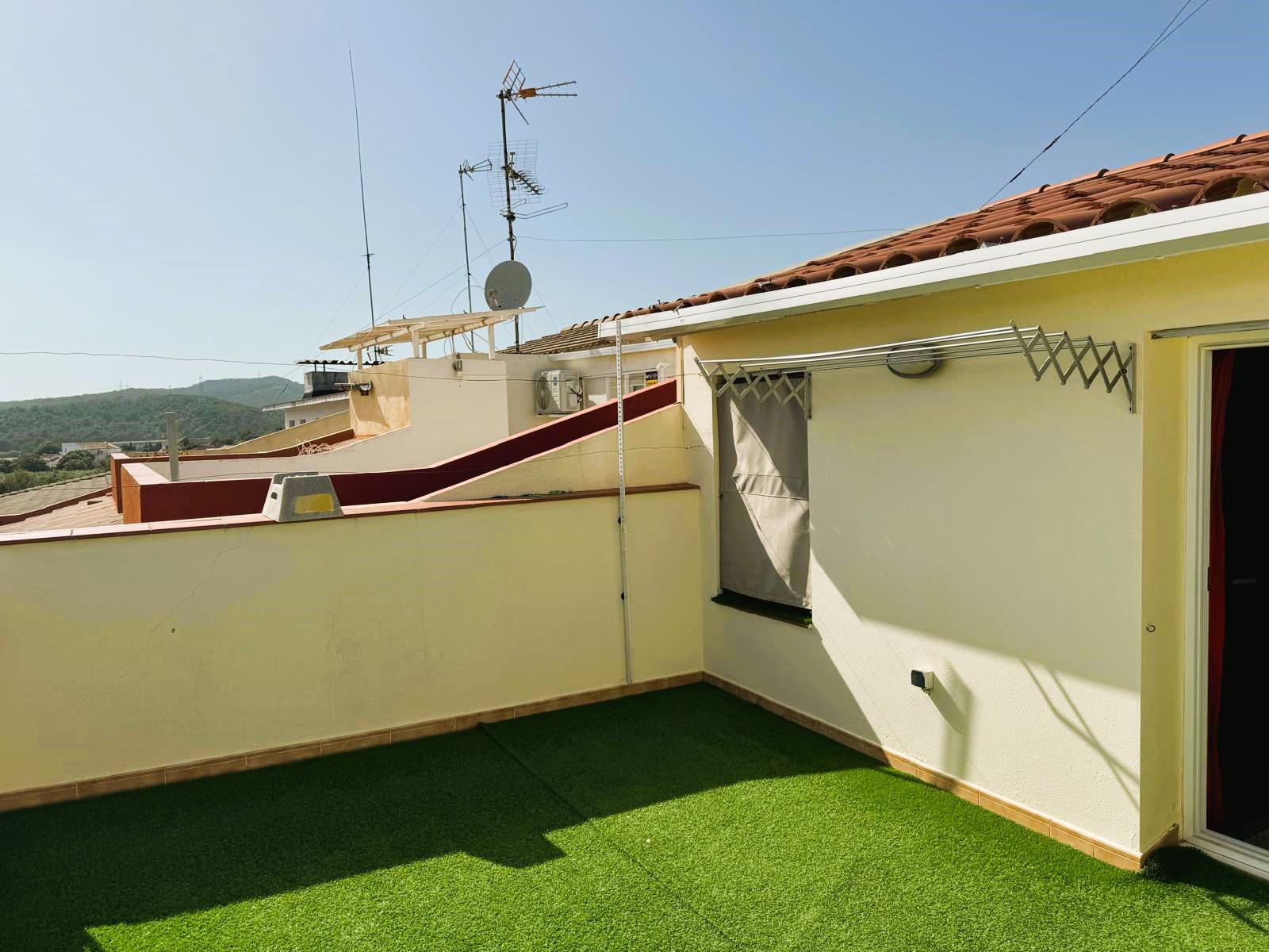 Imagen 2 Casa Adosada en venta en Cubelles / Centro, cerca de todos los servicios.