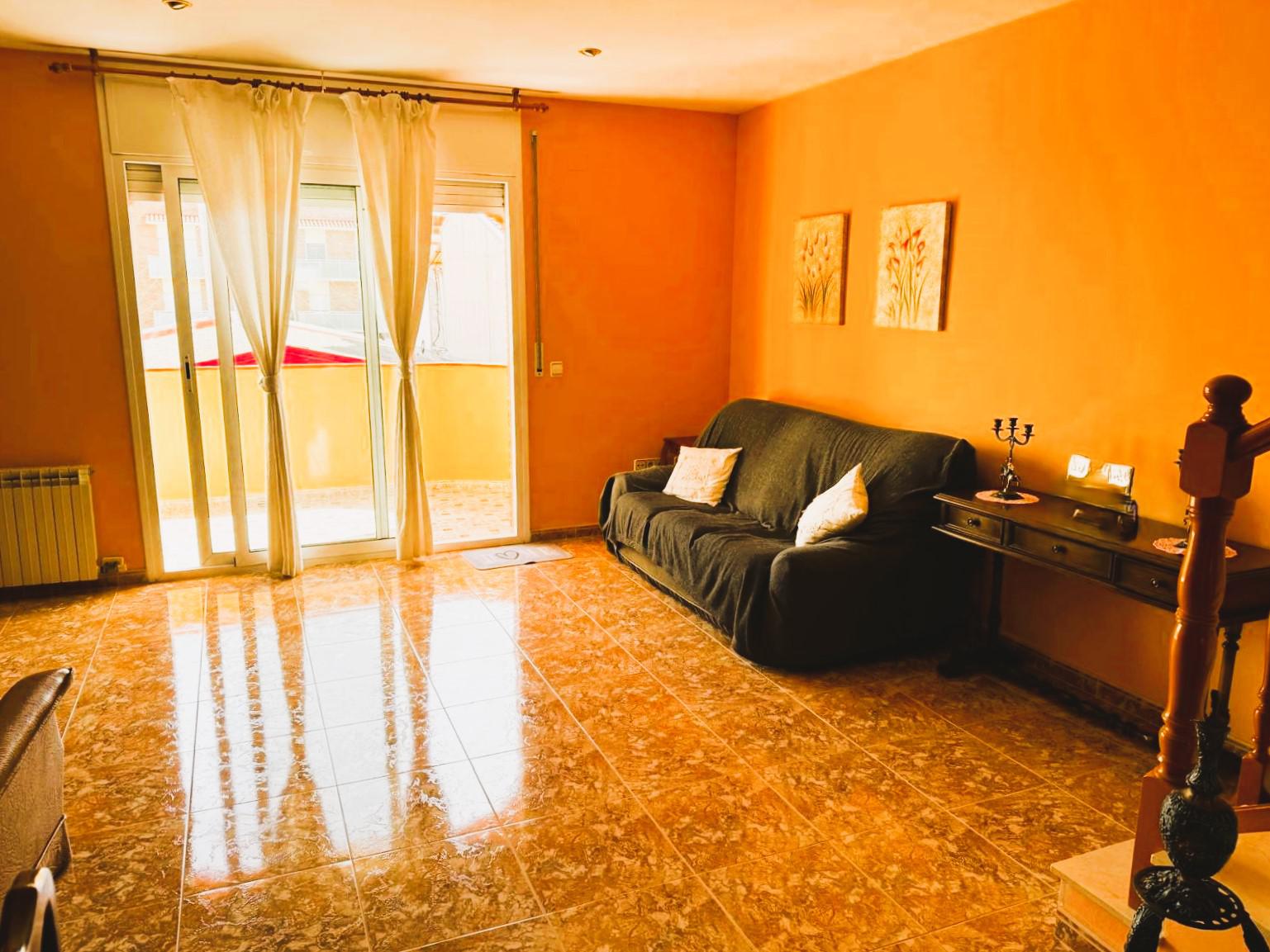 Imagen 11 Casa Adosada en venta en Cubelles / Centro, cerca de todos los servicios.