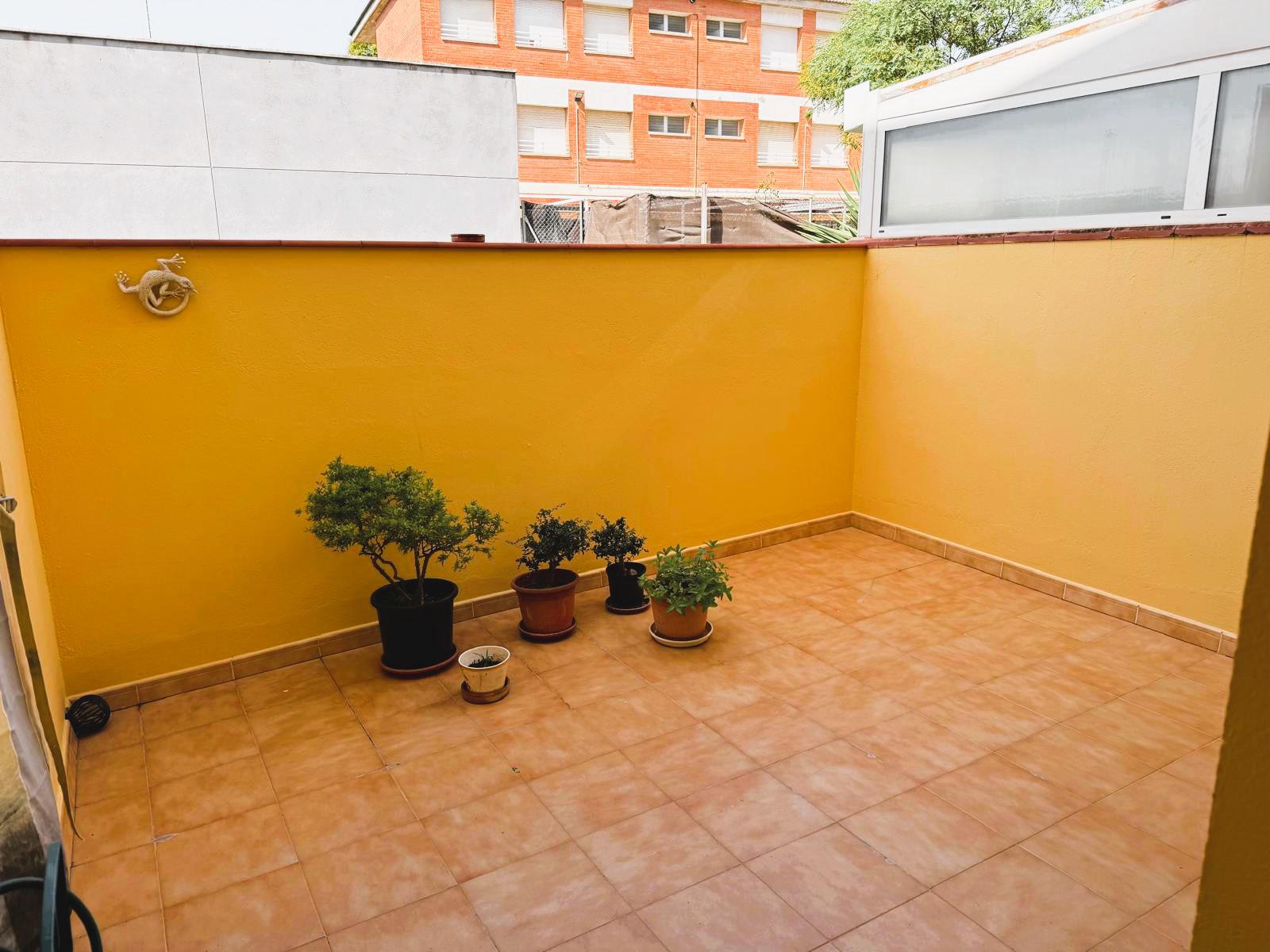 Imagen 10 Casa Adosada en venta en Cubelles / Centro, cerca de todos los servicios.