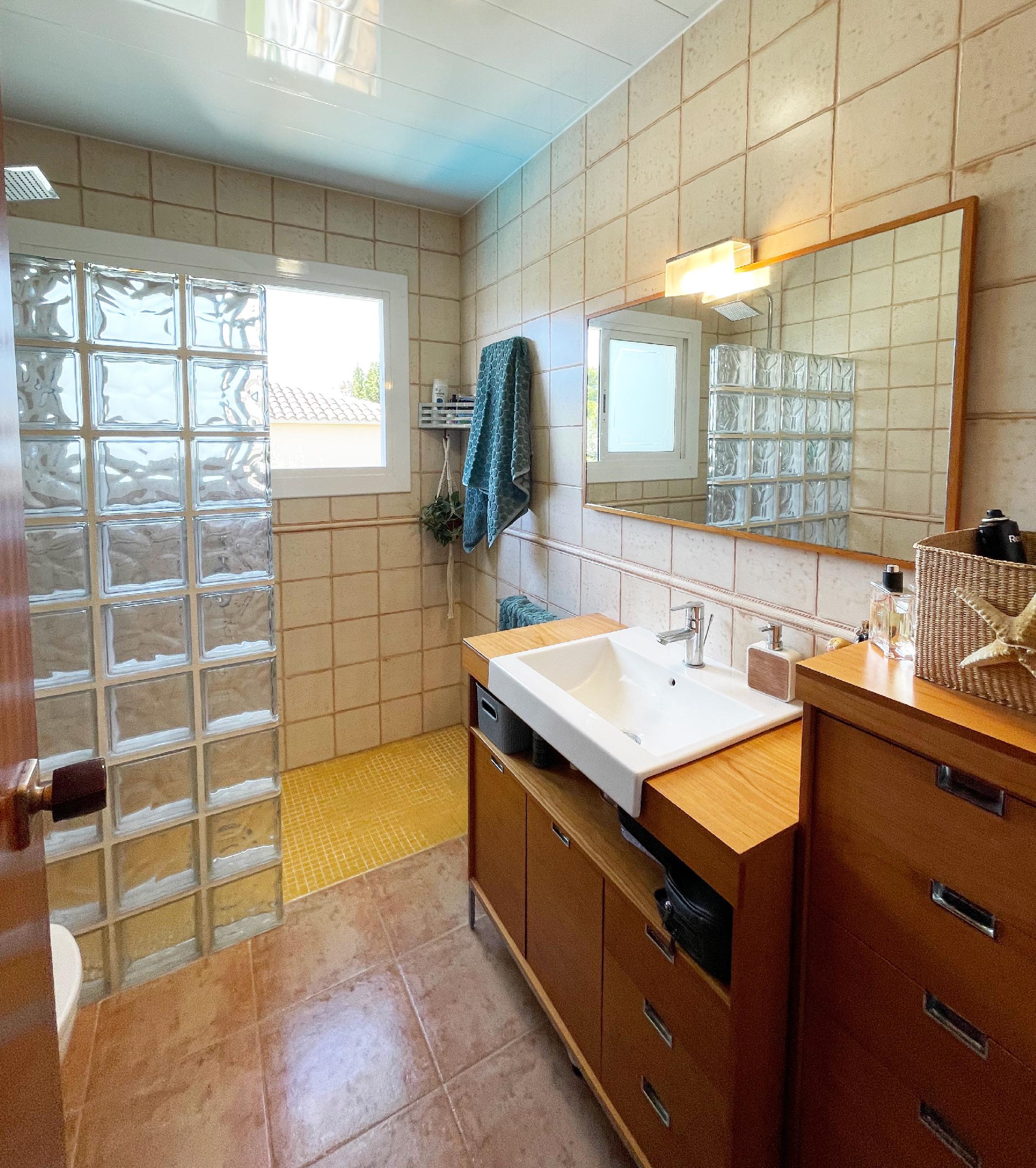 Imagen 16 Casa Aislada en venta en Vendrell El / Cerca de todos los servicios y playa 