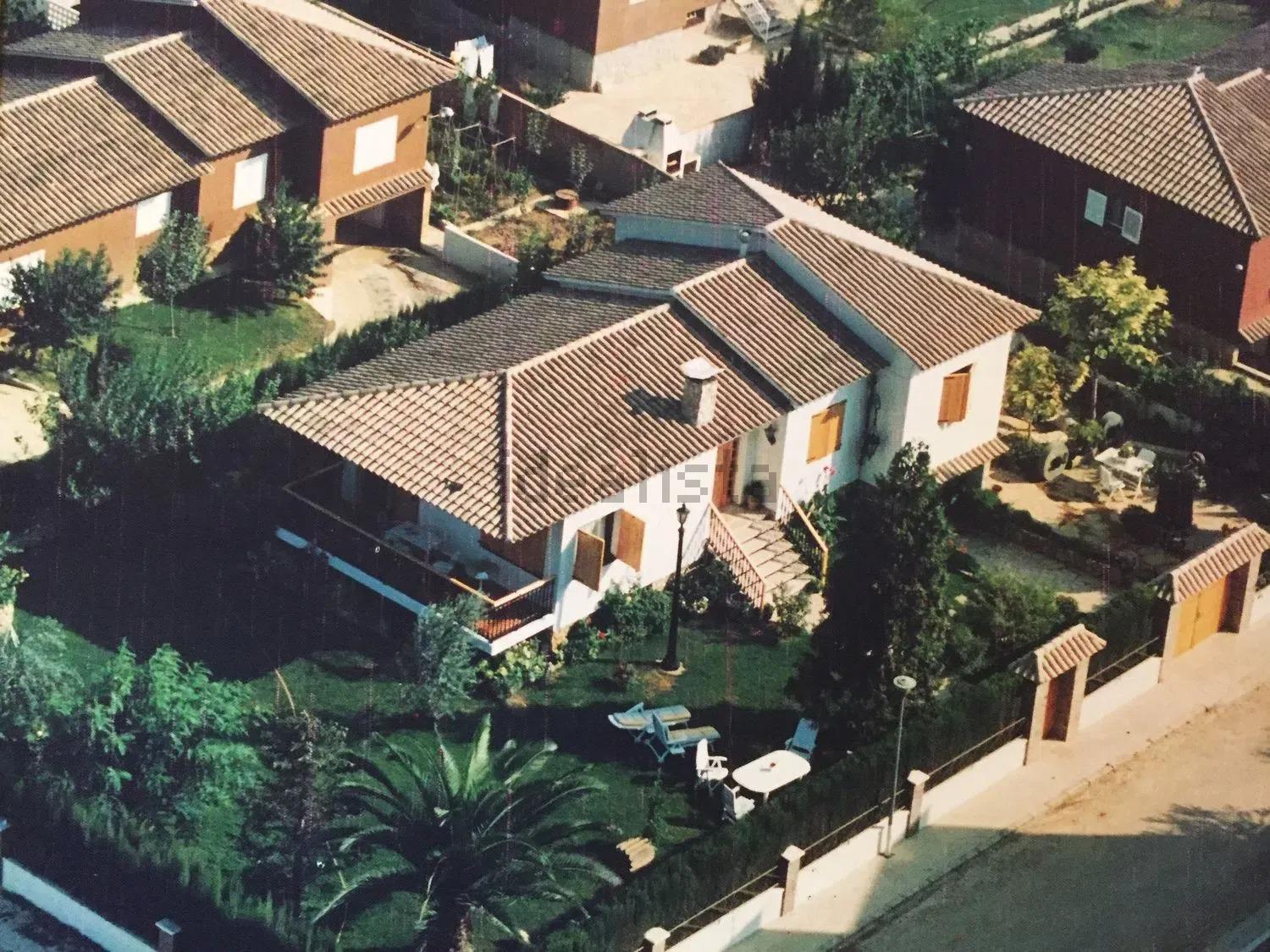 Imagen 1 Casa Aislada en venta en Vendrell El / Cerca de todos los servicios y playa 