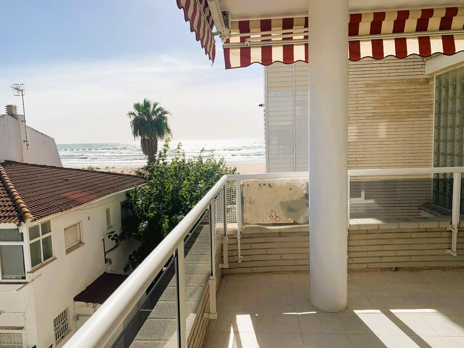 Imagen 4 Piso en venta en Cunit / Piso en 1ª linea de mar con excelentes vistas.