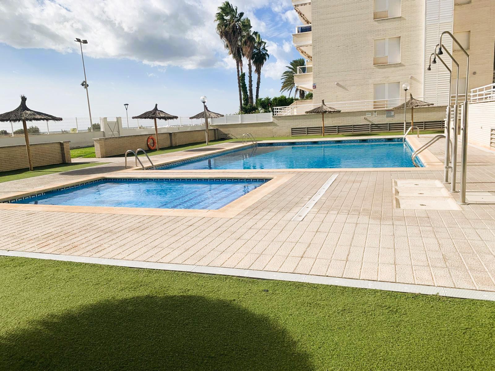 Imagen 1 Piso en venta en Cunit / Piso en 1ª linea de mar con excelentes vistas.