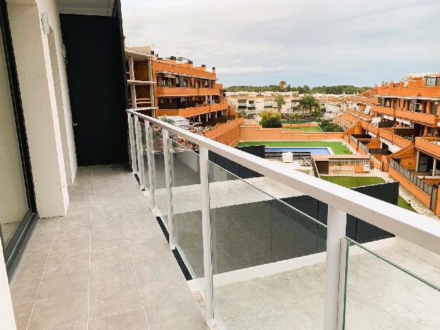 Imagen 1 Inmueble 298612 - Piso en venta en Cubelles / Junto al centro y a escasos minutos de la playa.