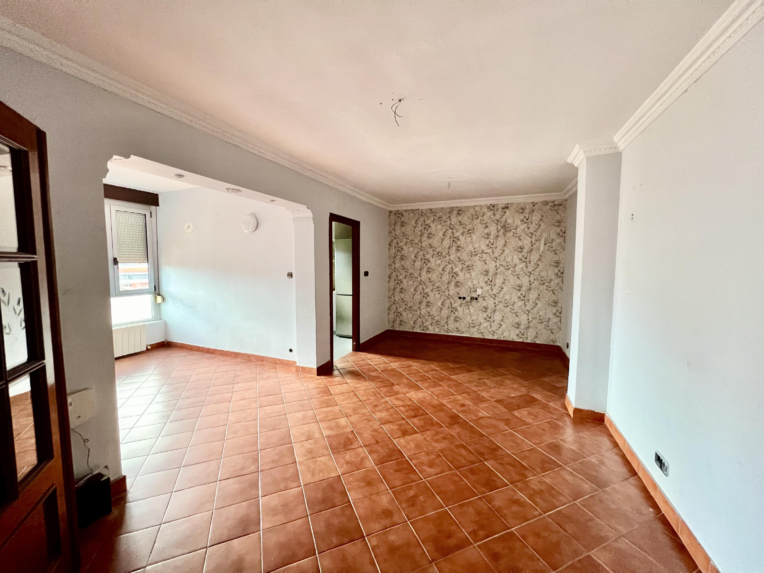 Imagen 3 Piso en venta en Etxebarri / Calle Valencia.
