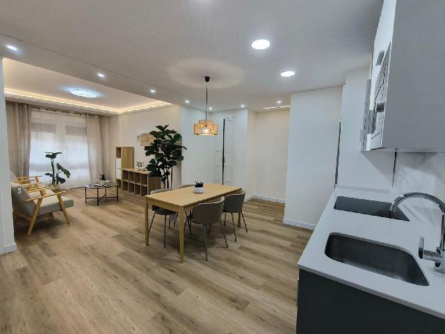 Imagen 1 Inmueble 296917 - Piso en venta en Barakaldo / Junto Paseo de los Fueros.
