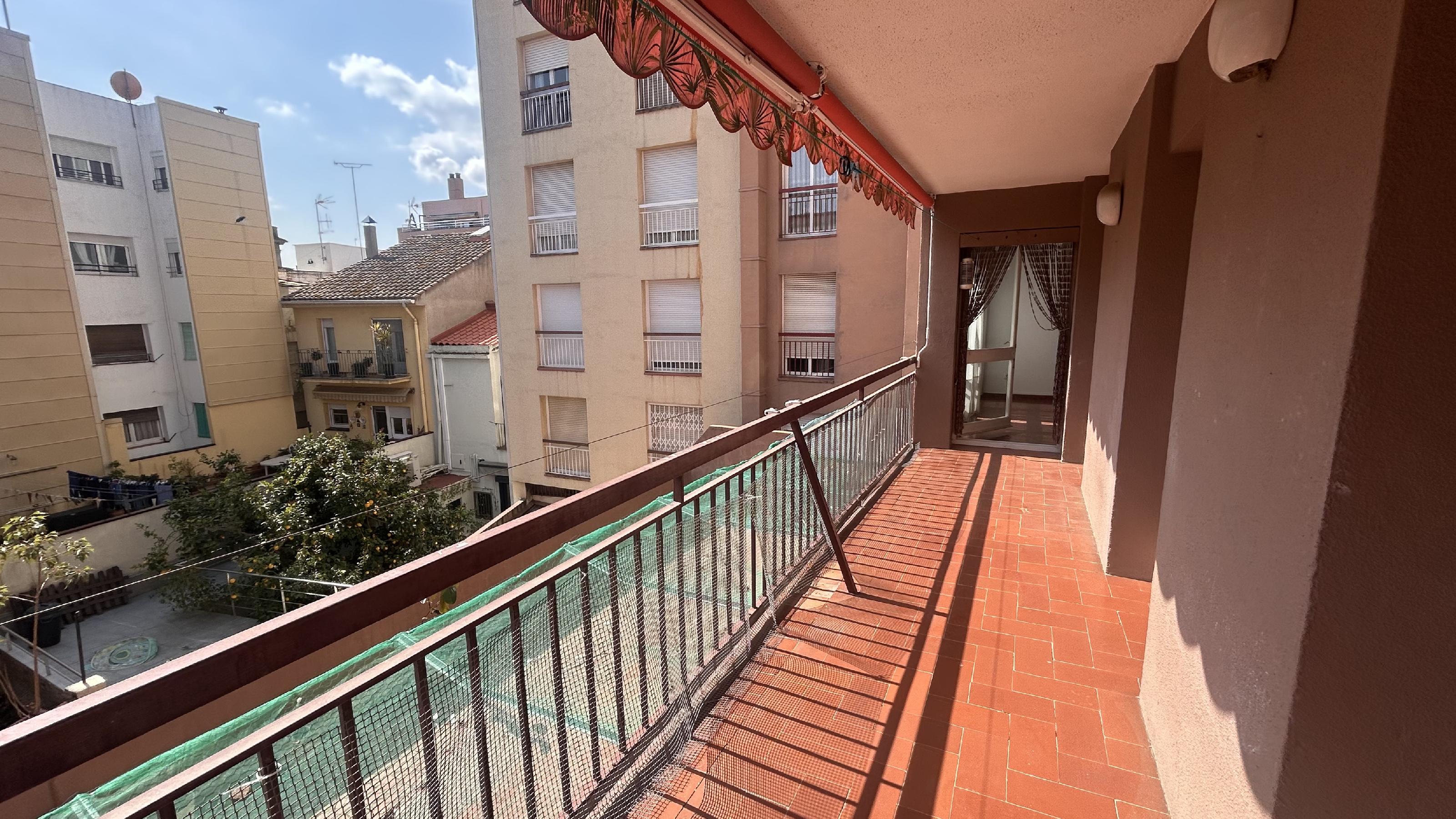 Imagen 9 Piso en venta en Molins De Rei / En pleno centro de Molins de Rei. Junto al Ayuntamiento