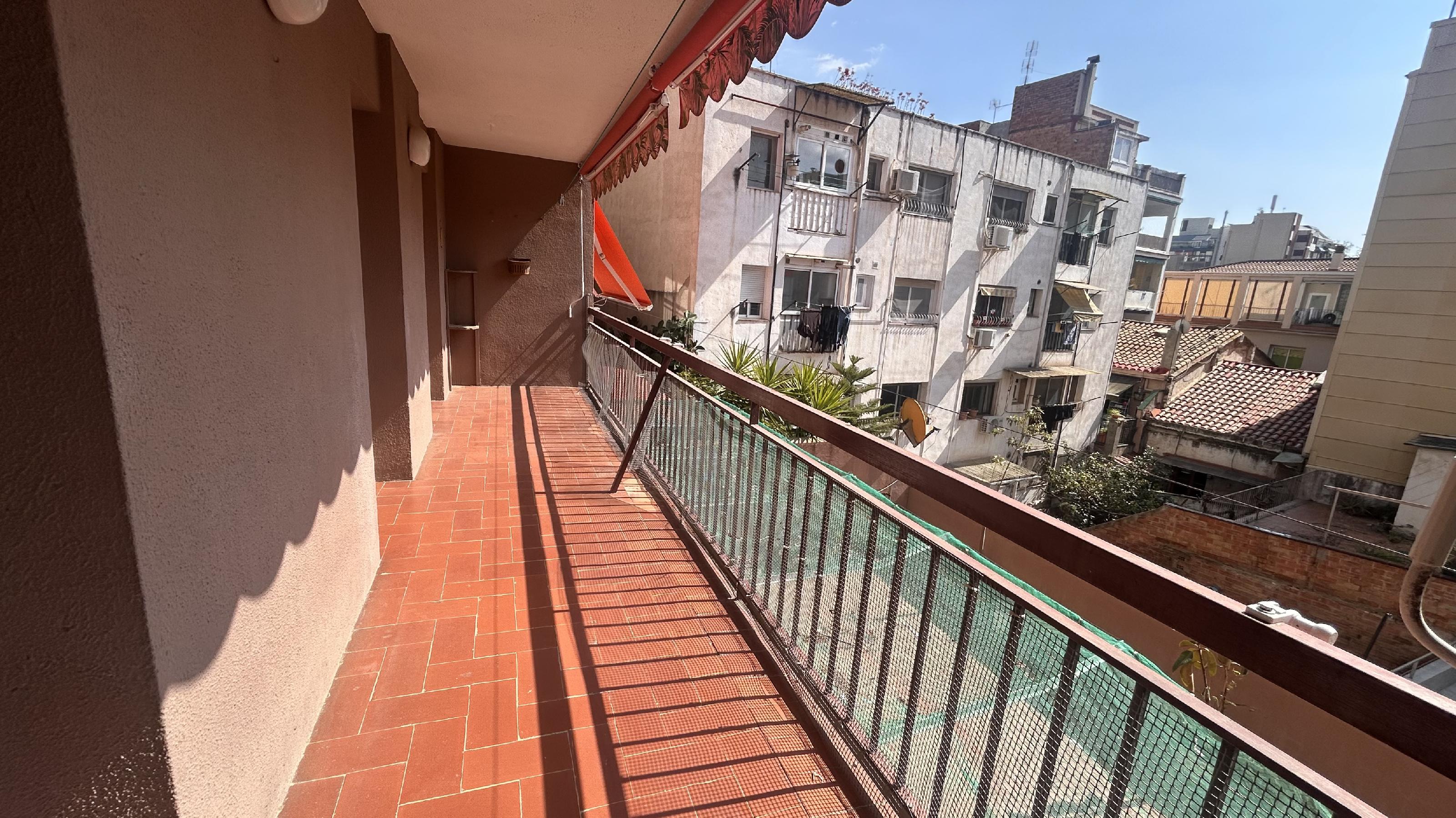 Imagen 11 Piso en venta en Molins De Rei / En pleno centro de Molins de Rei. Junto al Ayuntamiento