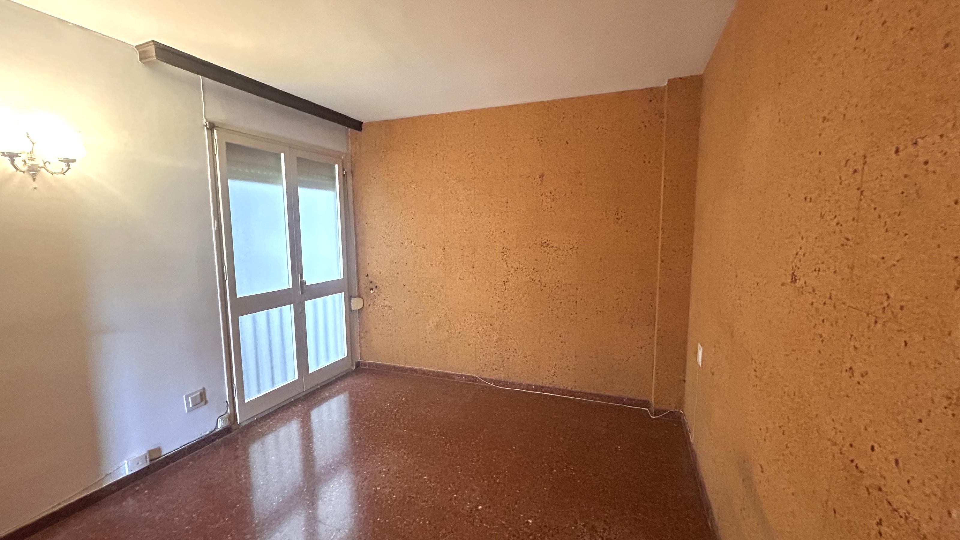 Imagen 27 Piso en venta en Molins De Rei / En pleno centro de Molins de Rei. Junto al Ayuntamiento