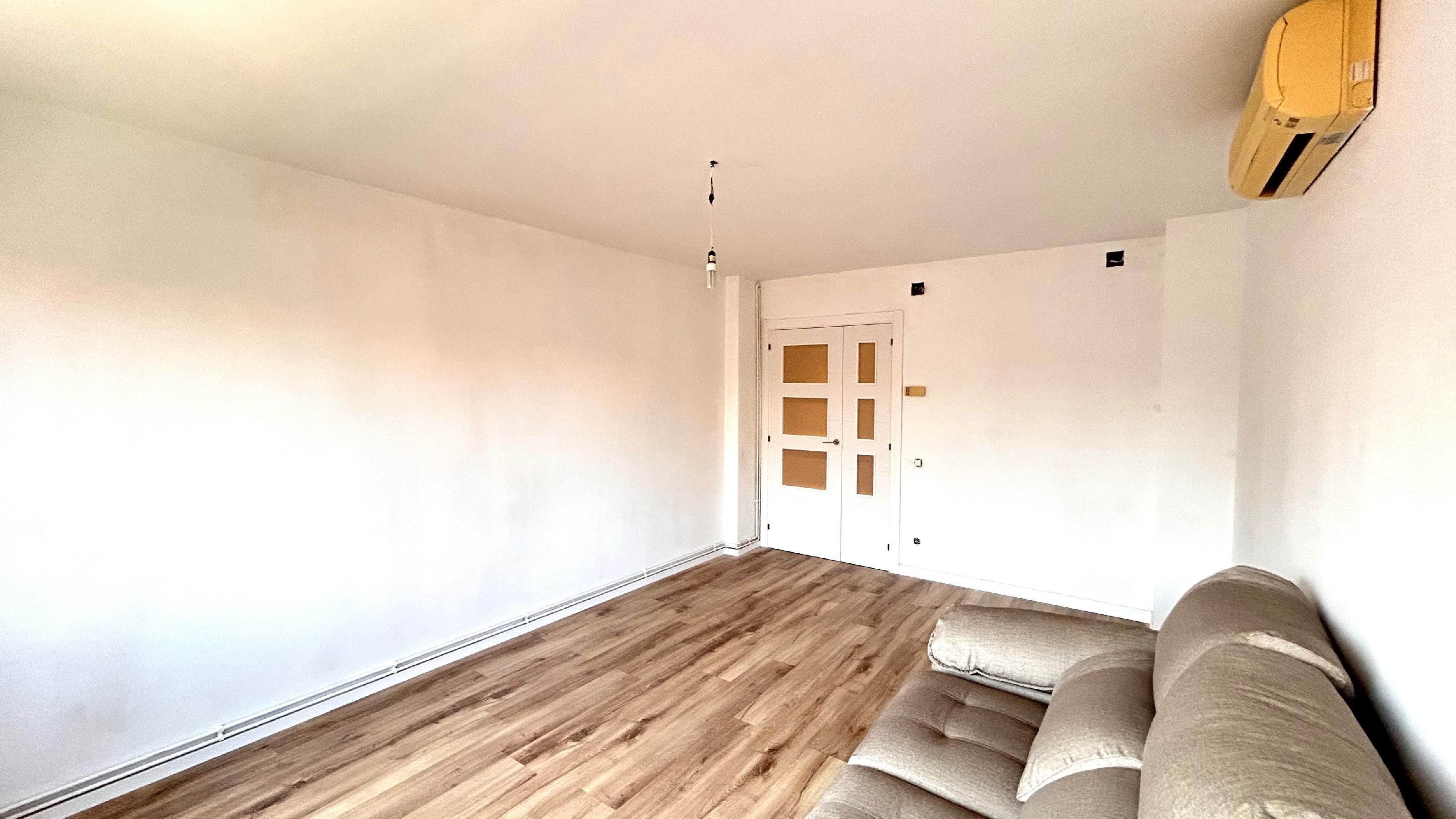 Imagen 34 Piso en venta en Sant Andreu De La Barca / Próximo al supermercado Dia zona la Solana